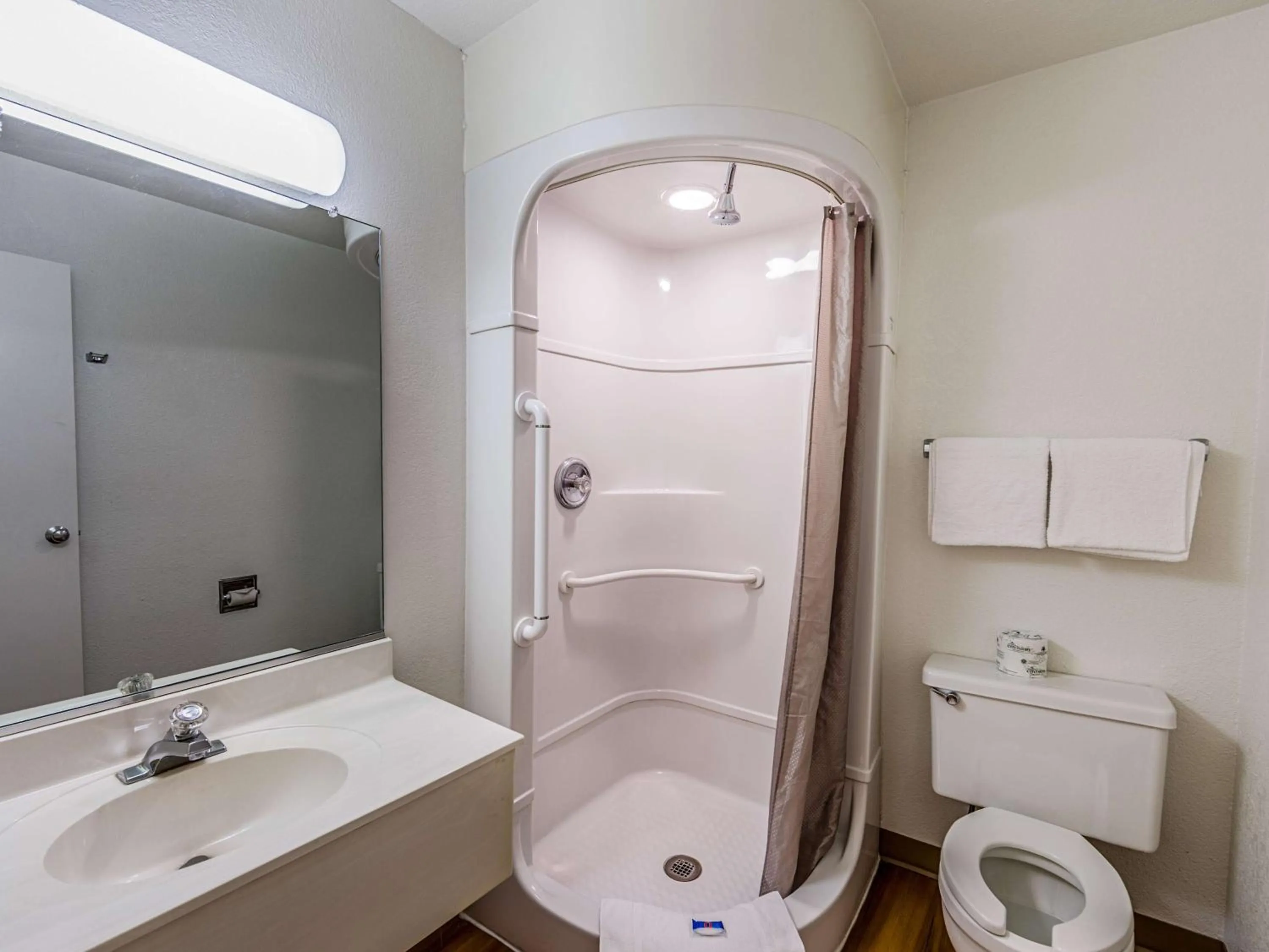 Shower in Motel 6-Yreka, CA