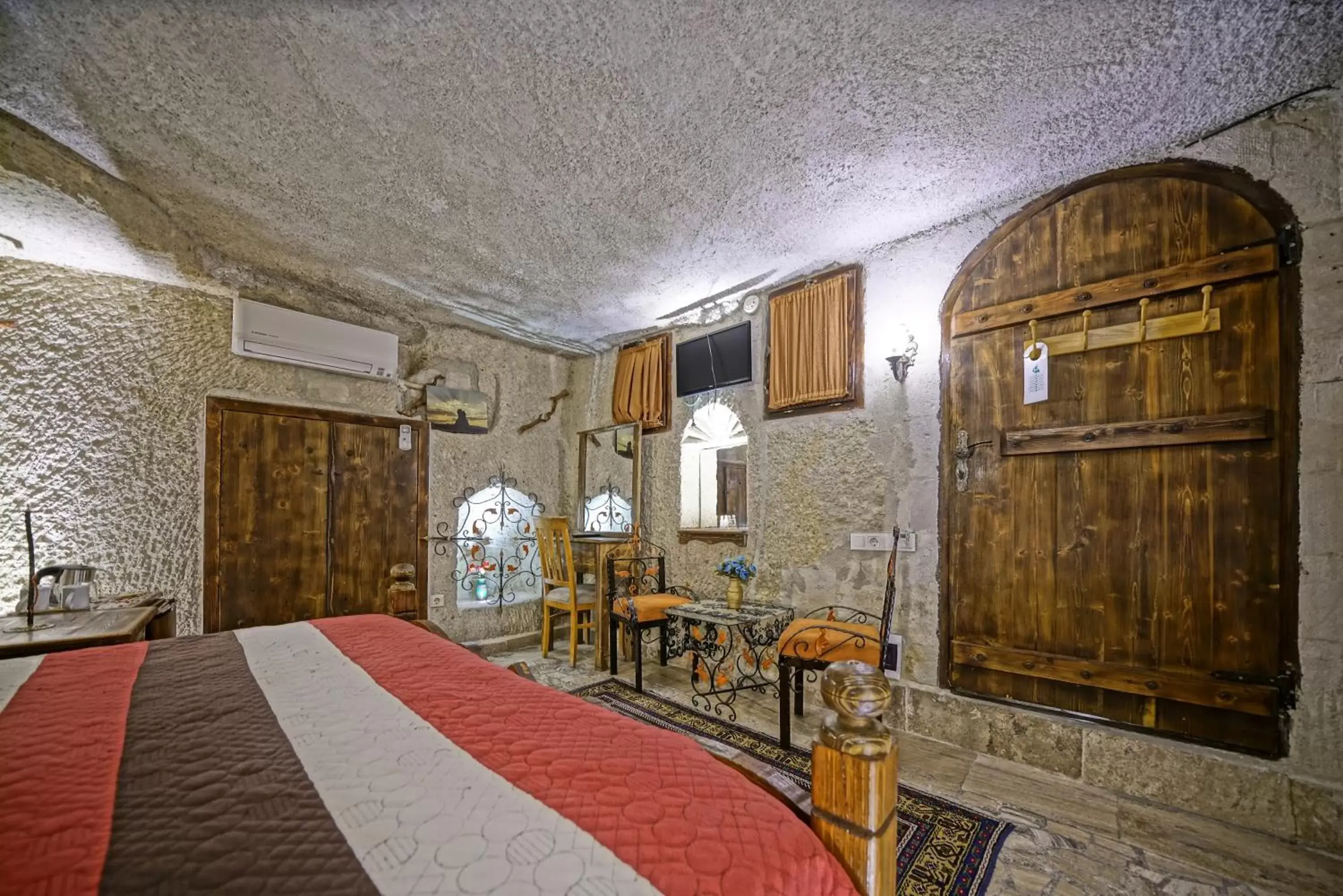 Photo of the whole room in Maccan Cave Hotel