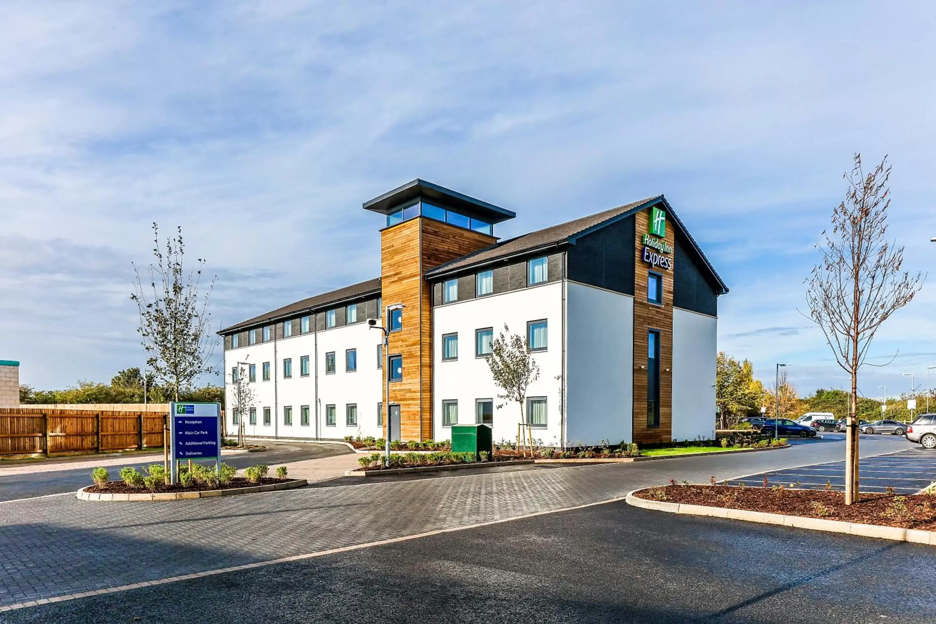 Property Building in Holiday Inn Express Cambridge, an IHG Hotel
