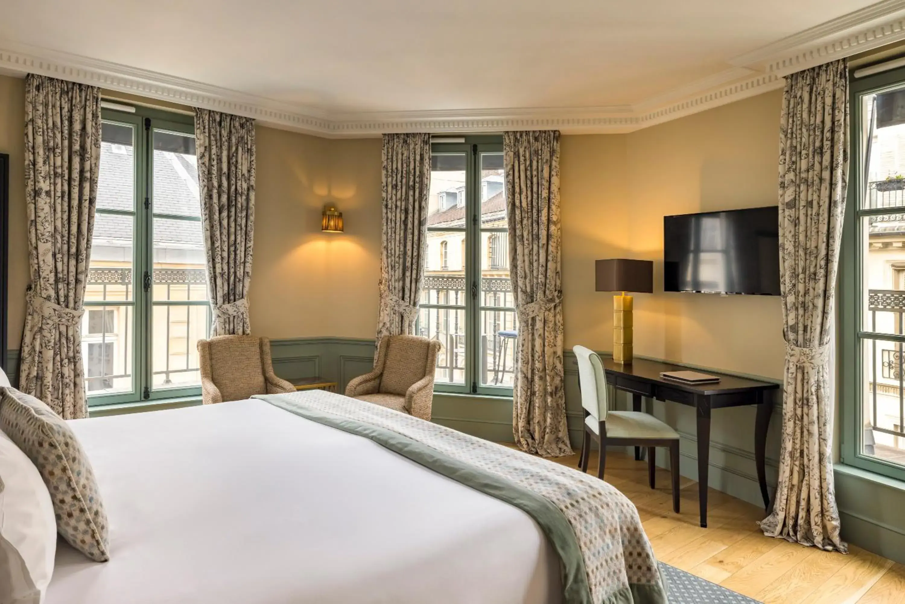 Bedroom, Bed in Pavillon Faubourg Saint-Germain & Spa