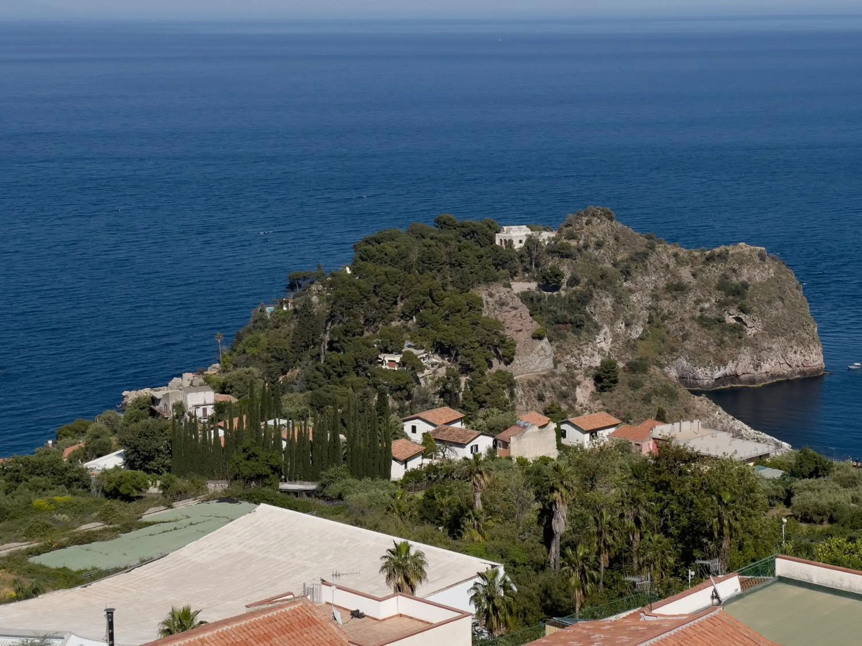 Bird's eye view, Bird's-eye View in Hotel Sirius