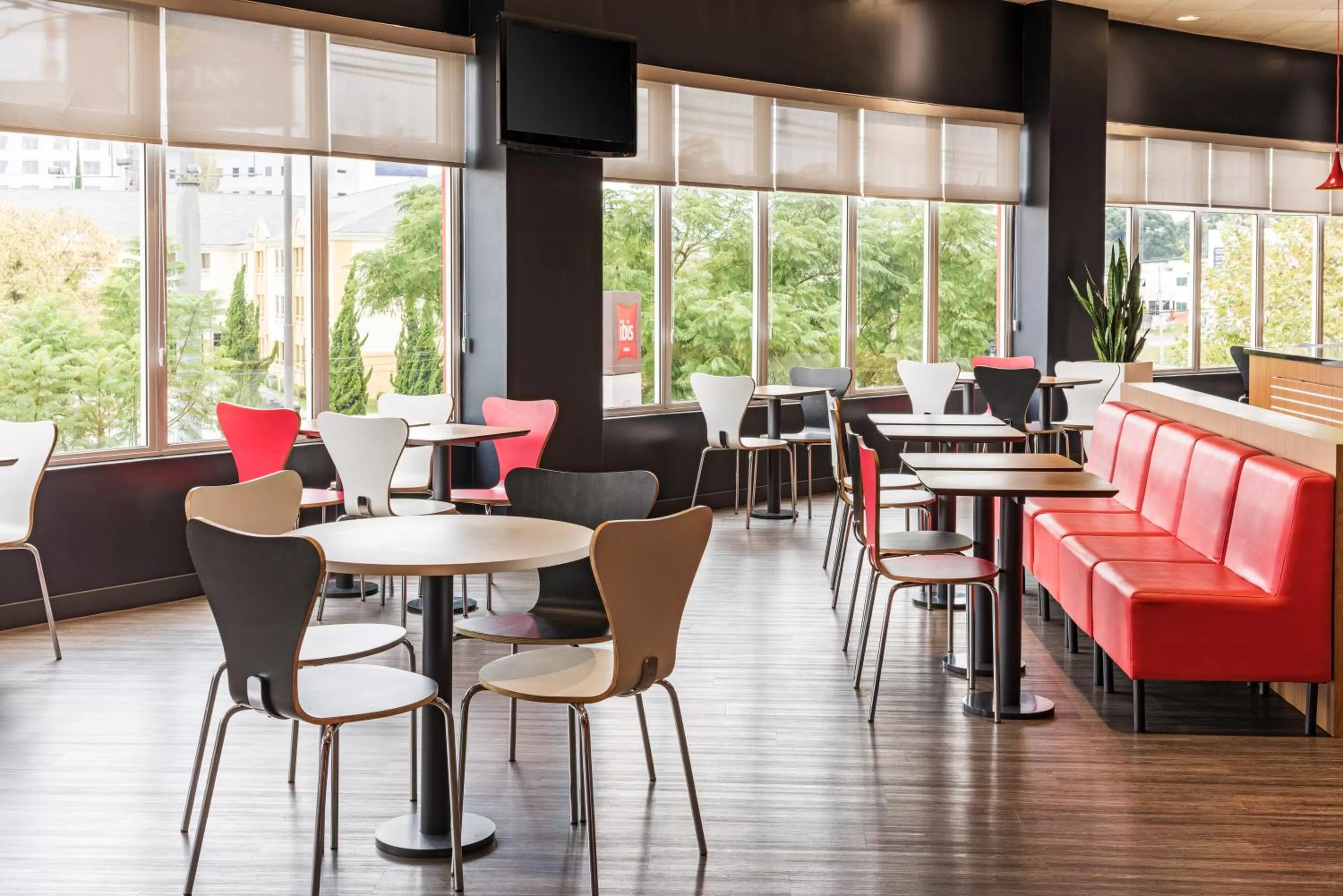 Restaurant/places to eat in ibis Curitiba Aeroporto