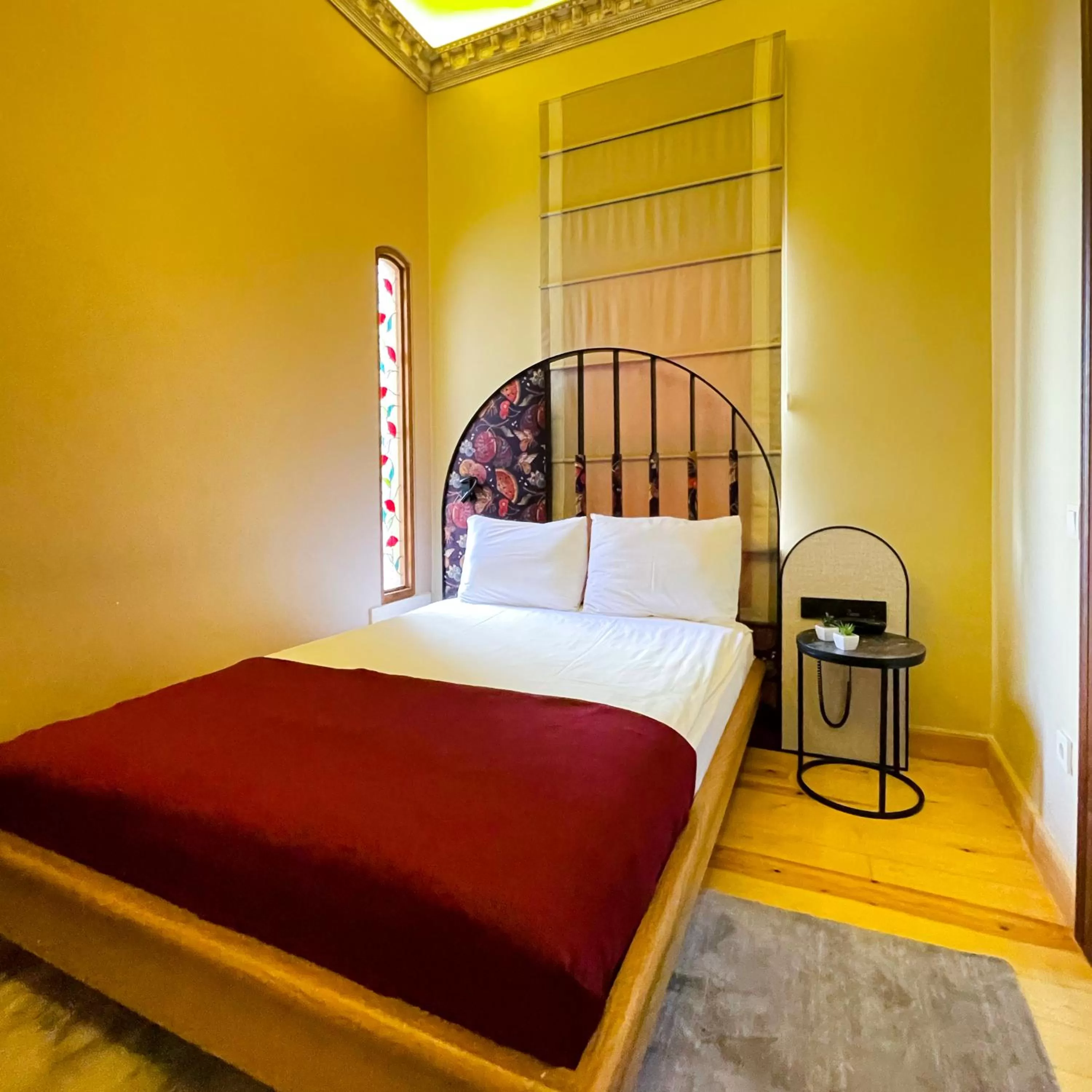 Photo of the whole room, Bed in Sirin Han Hotel Old City