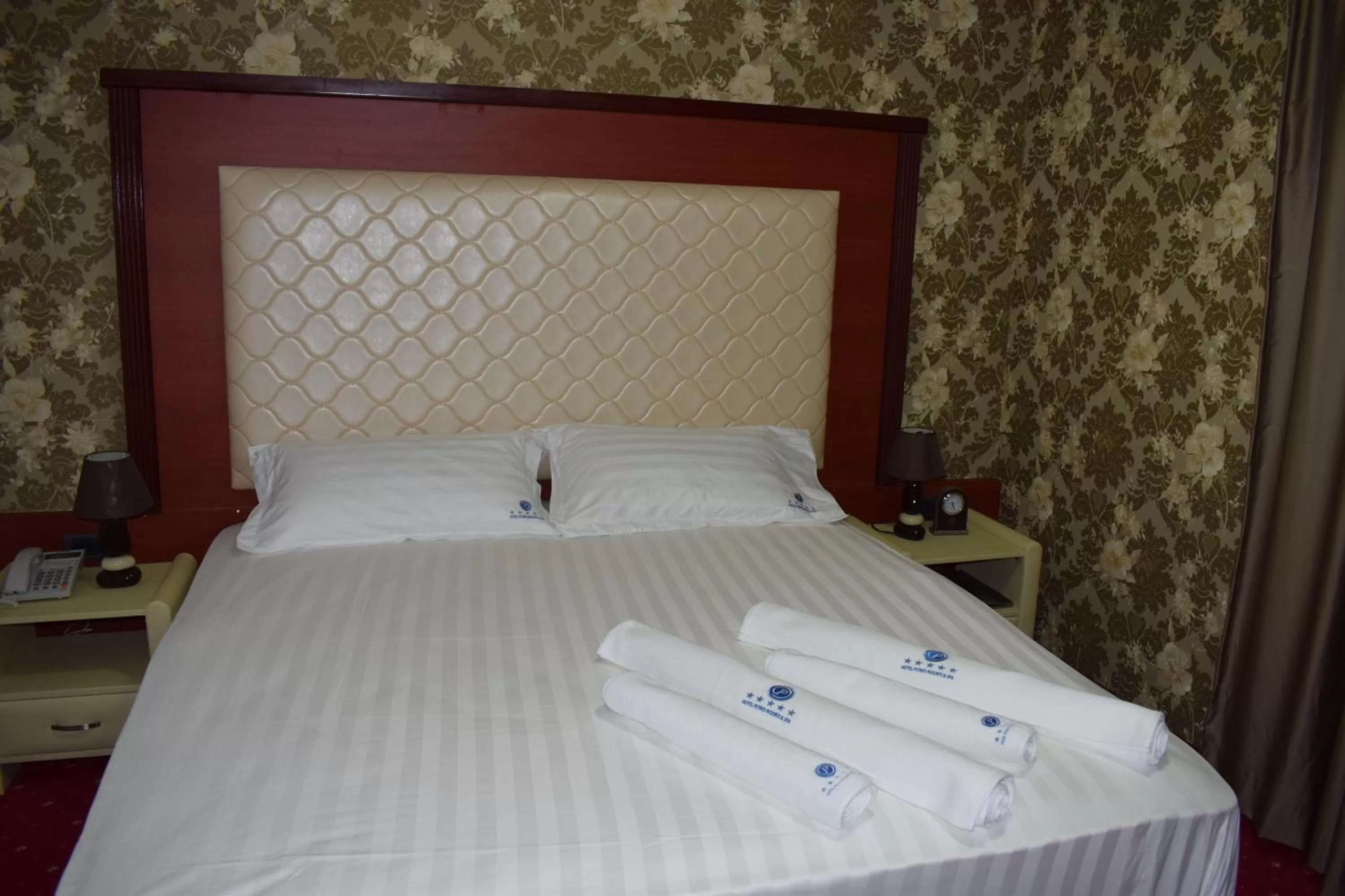 Photo of the whole room, Bed in Petriti & Spa