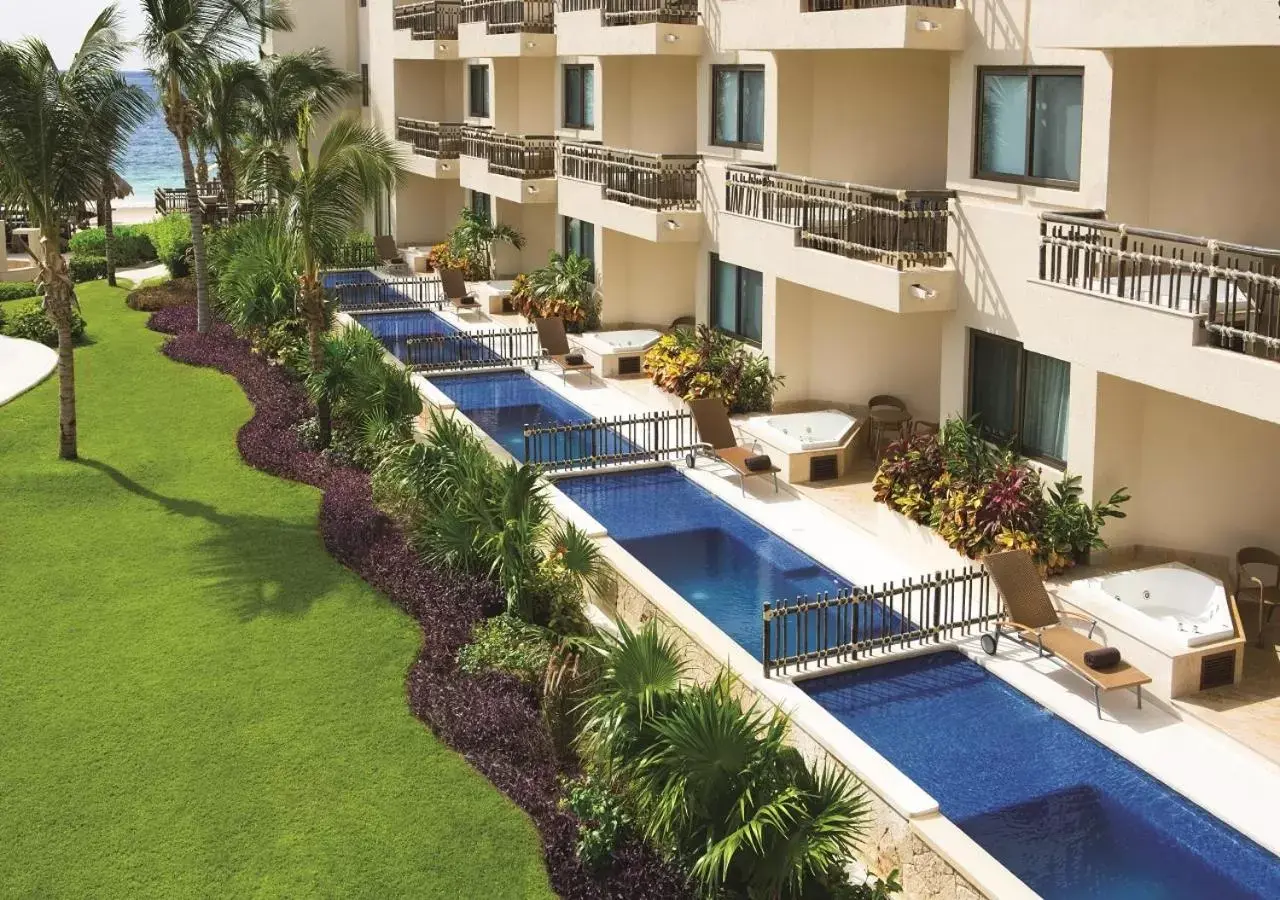 Patio, Swimming Pool in Dreams Riviera Cancun Resort & Spa - All Inclusive