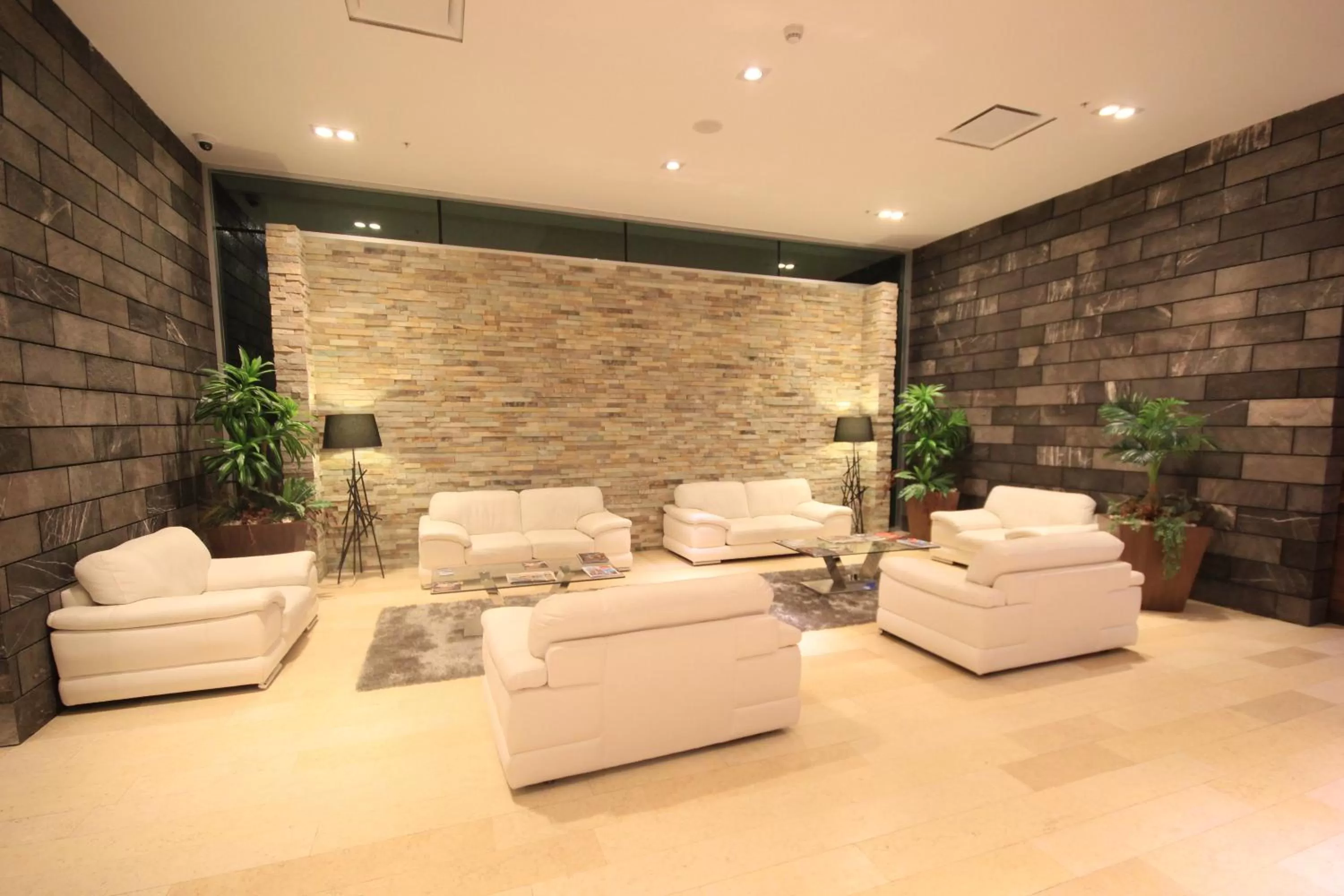 Property building in Holiday Inn & Suites Plaza Mayor by IHG