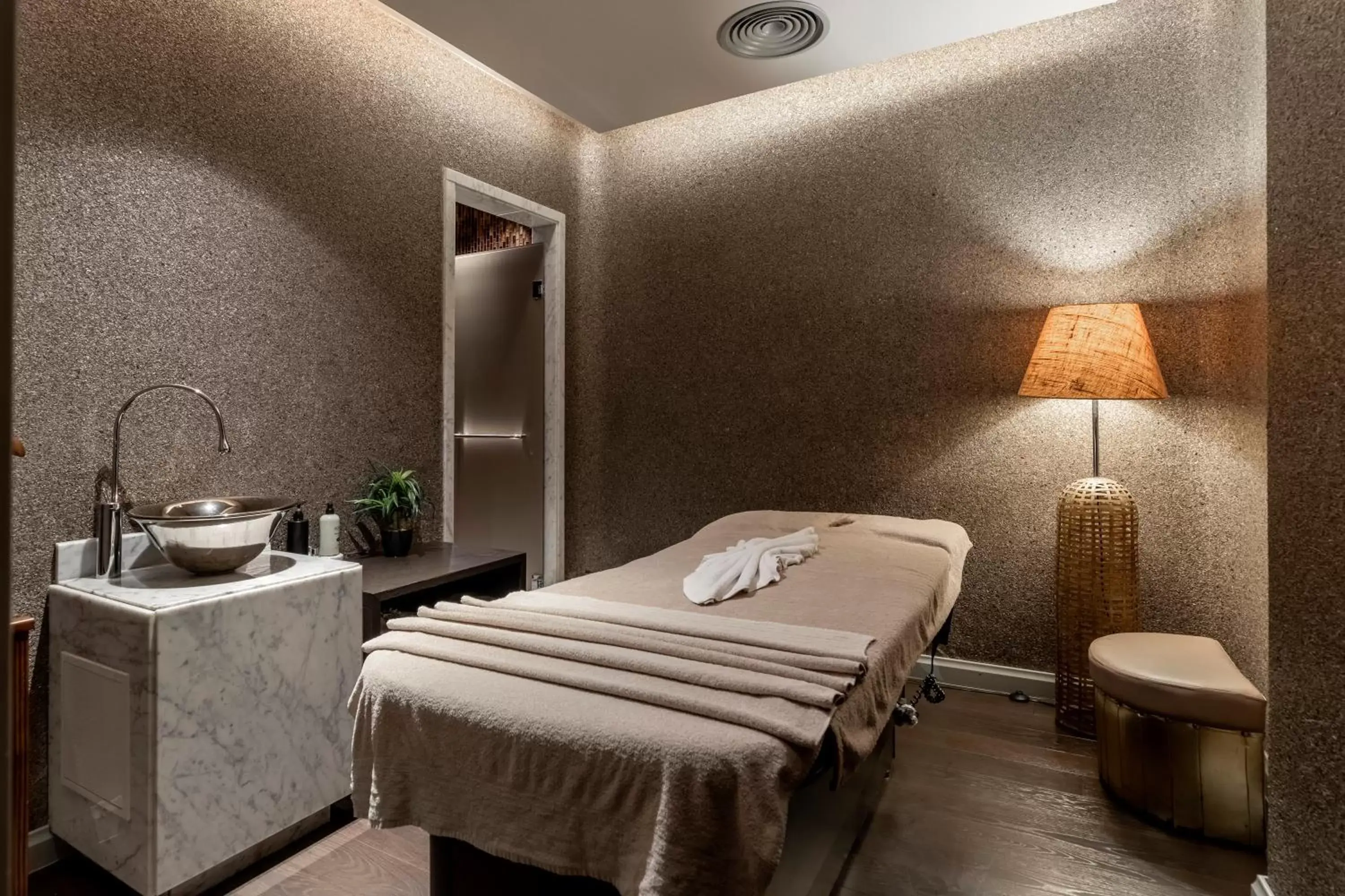 Massage in Radisson Blu Hotel Istanbul Ottomare