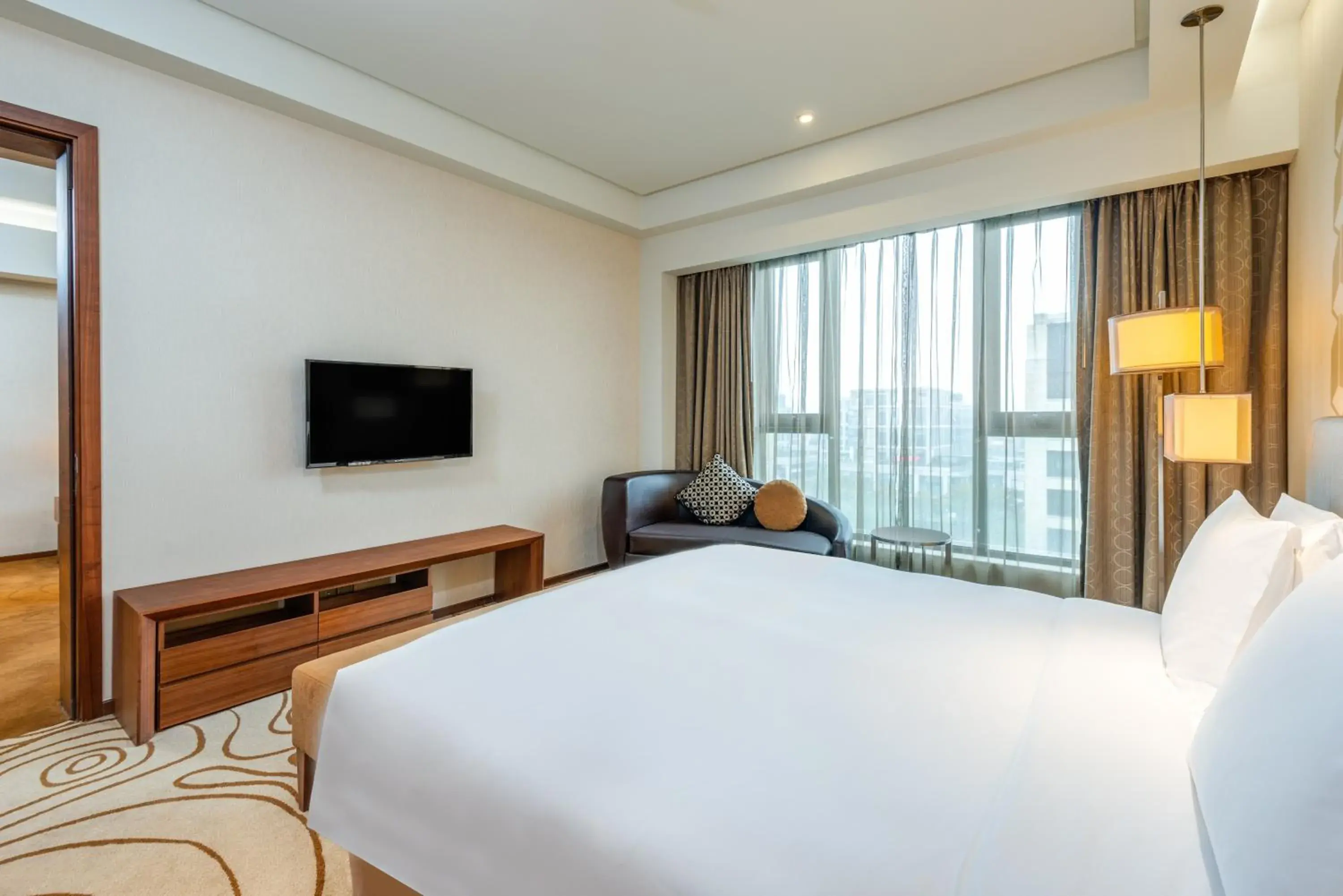 Photo of the whole room in Holiday Inn Shanghai Hongqiao