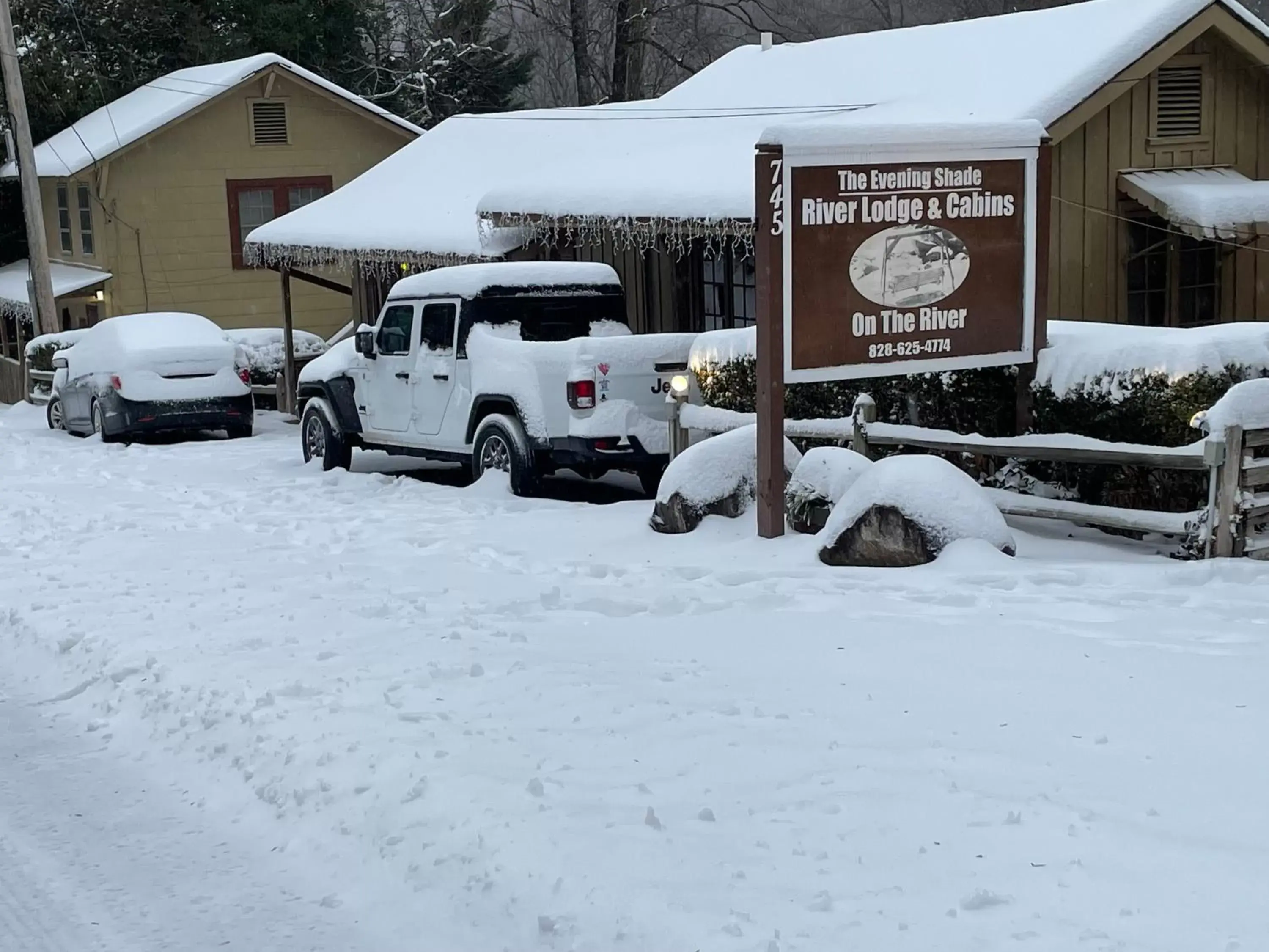 Winter in The Evening Shade River Lodge and Cabins