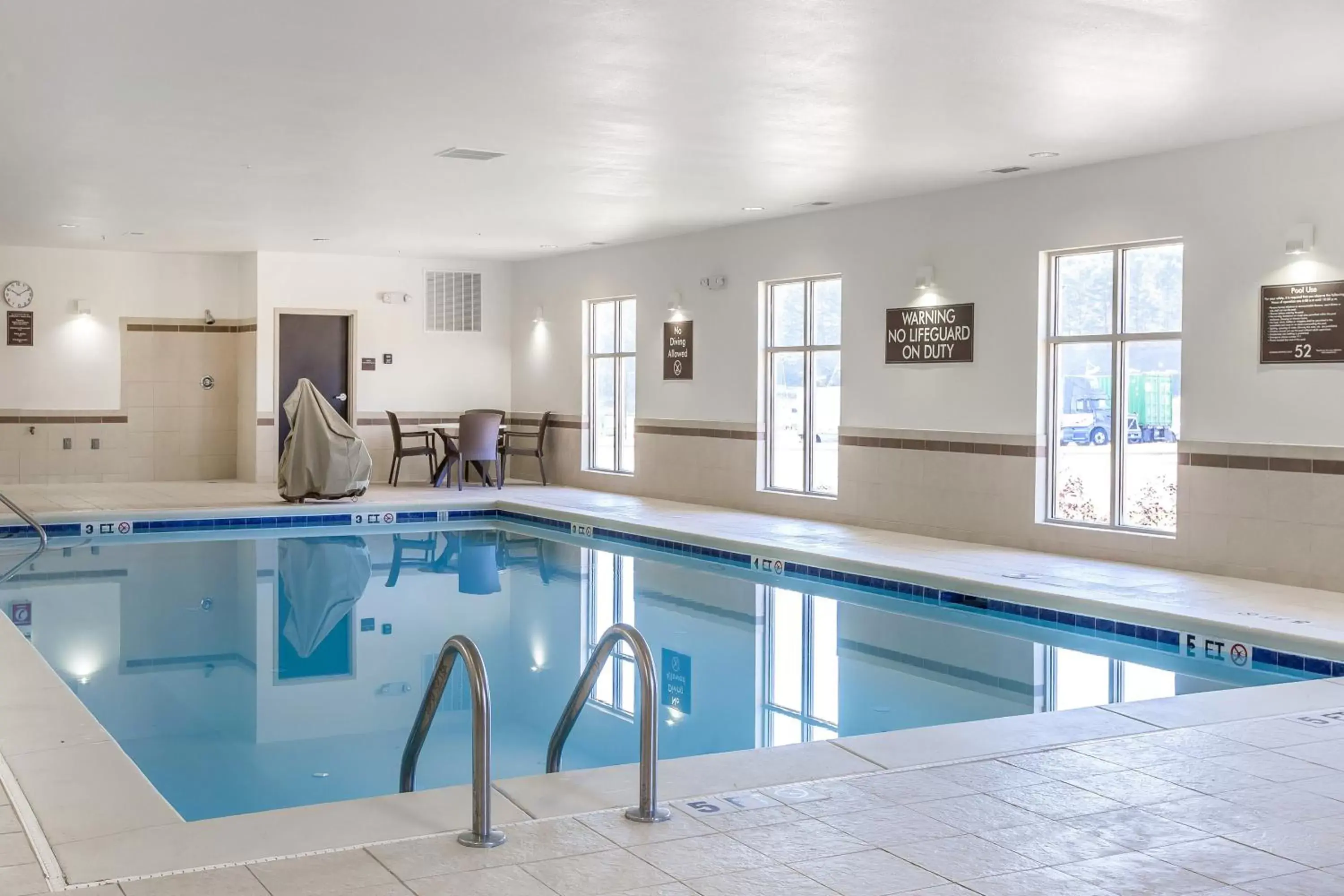 Swimming Pool in MainStay Suites Cartersville