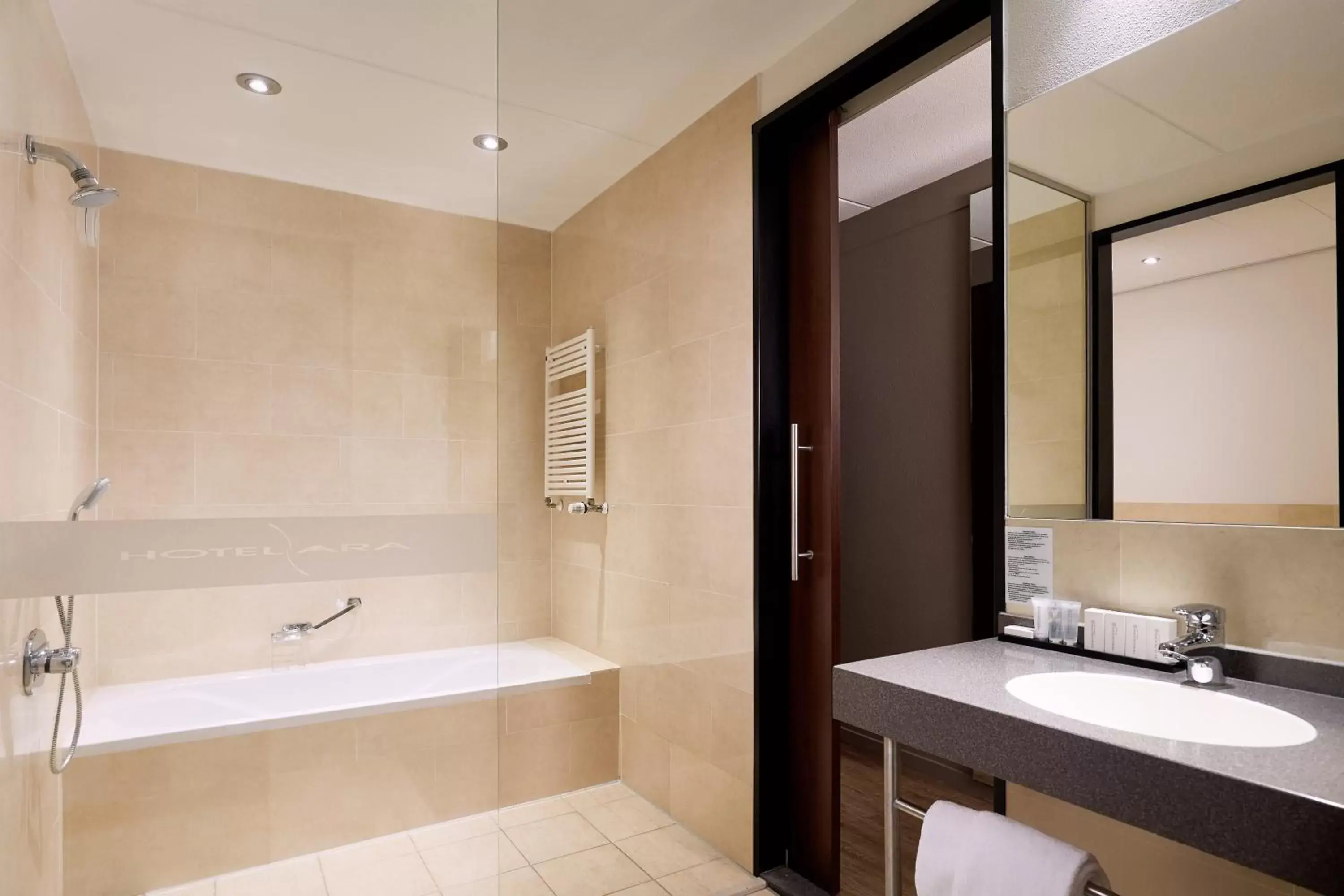 Shower, Bathroom in Van der Valk Hotel ARA Zwijndrecht