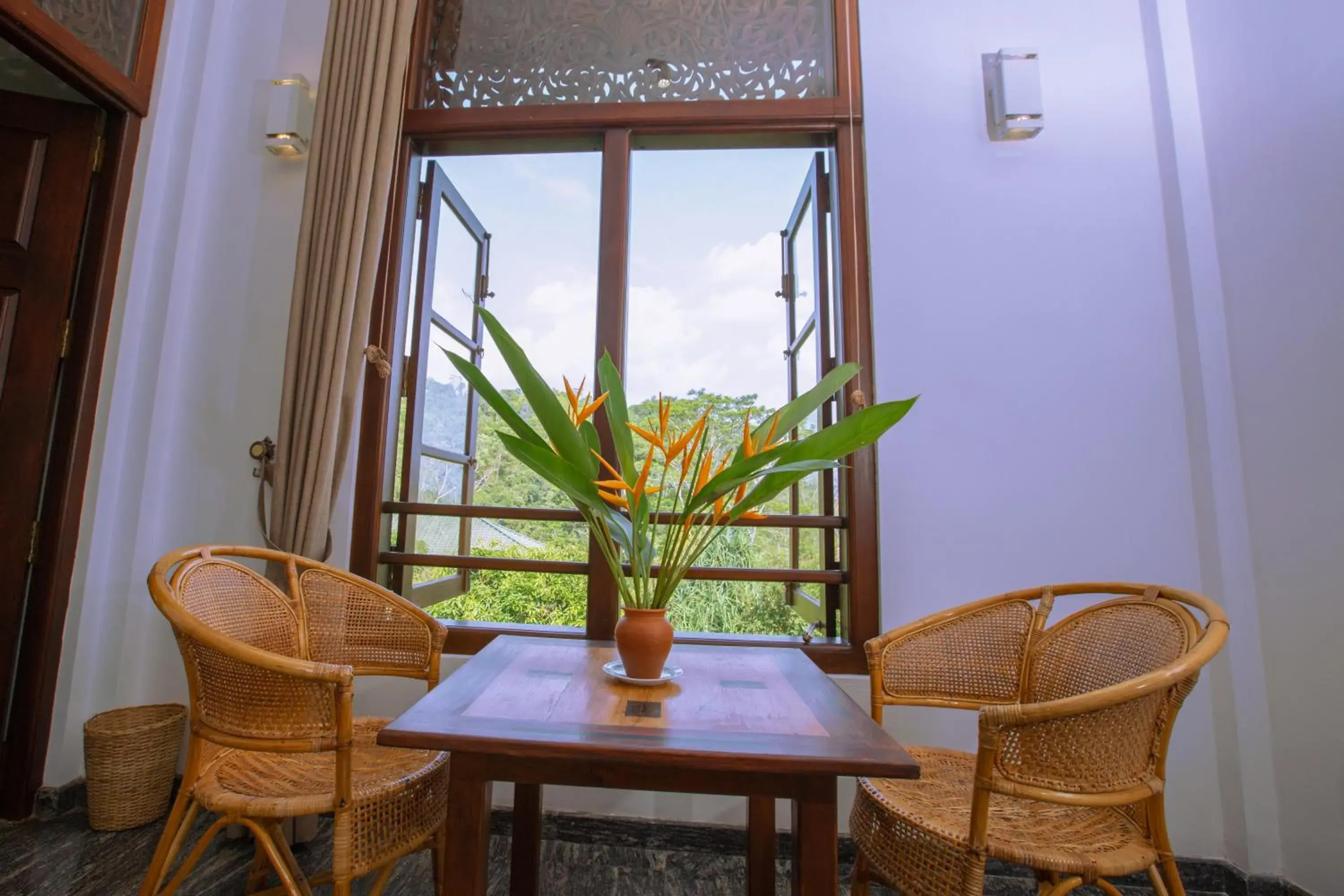 Seating area in Niyagama House