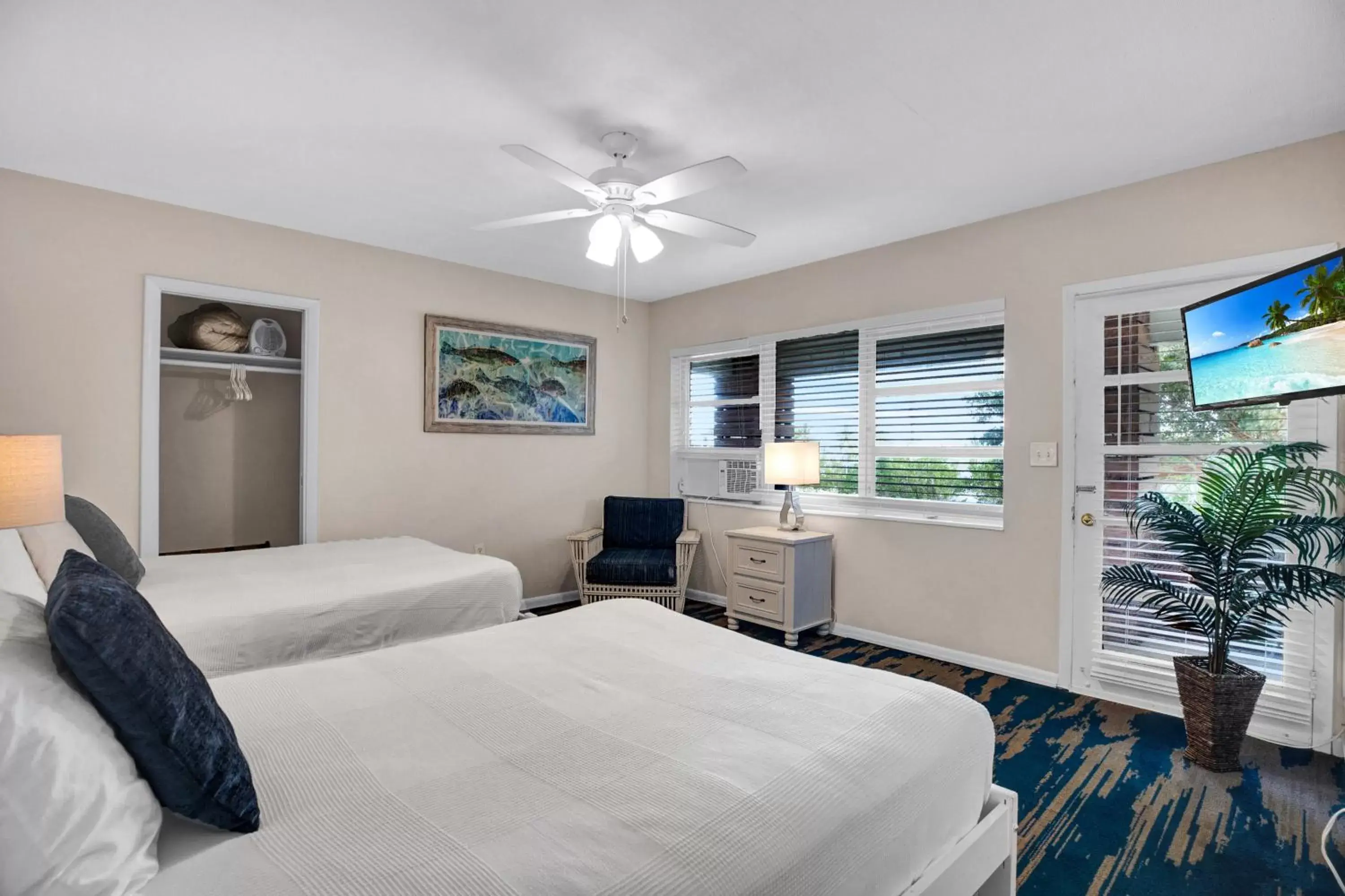 Bedroom, Bed in Seascape Resort & Marina