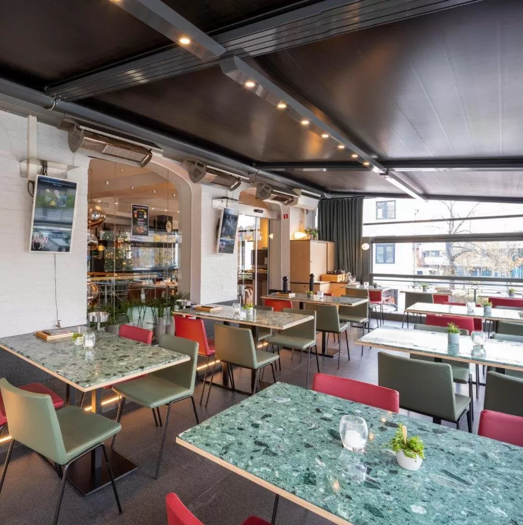 Restaurant/places to eat in Hotel The Century