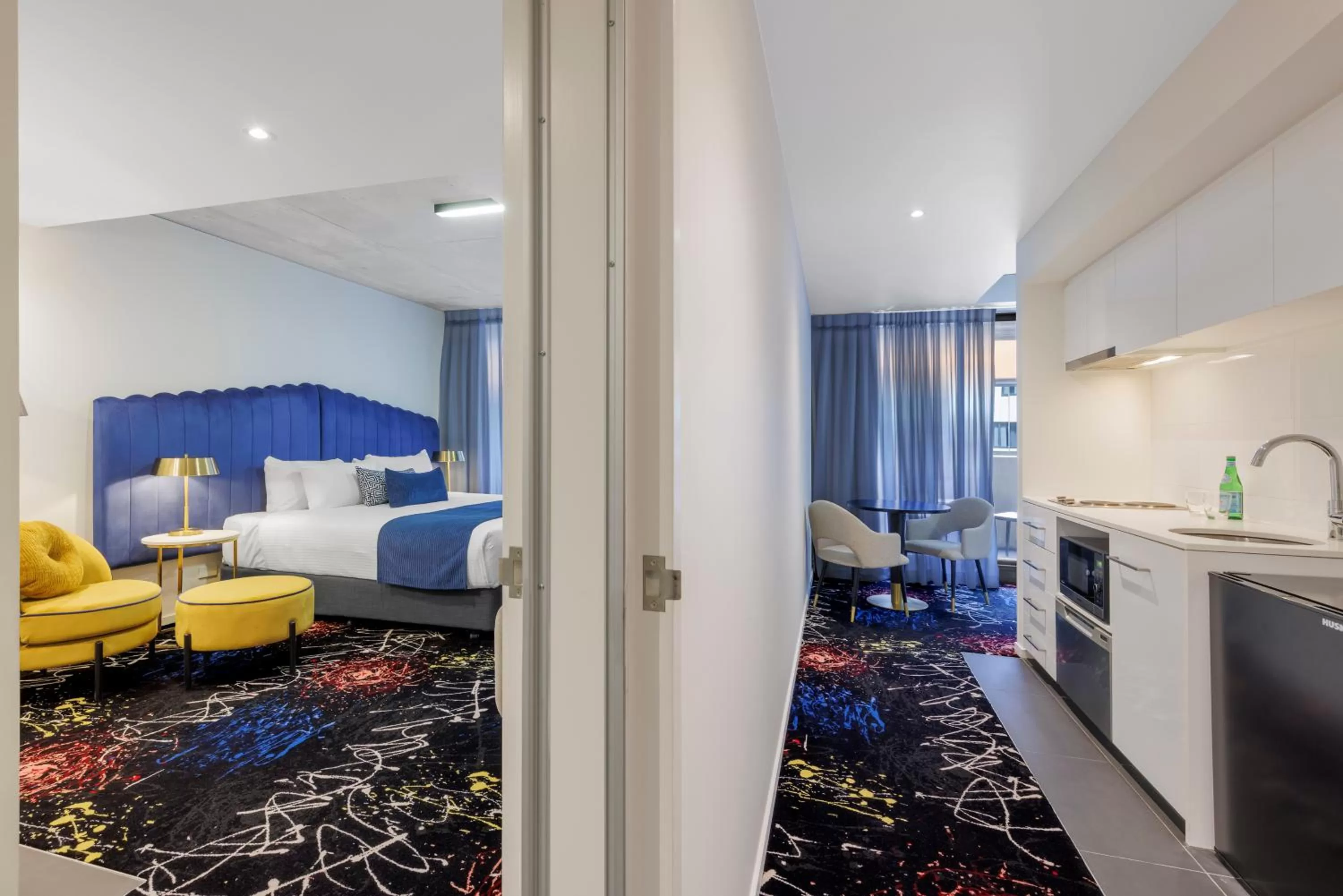 Bed in Mercure Melbourne St Kilda Road