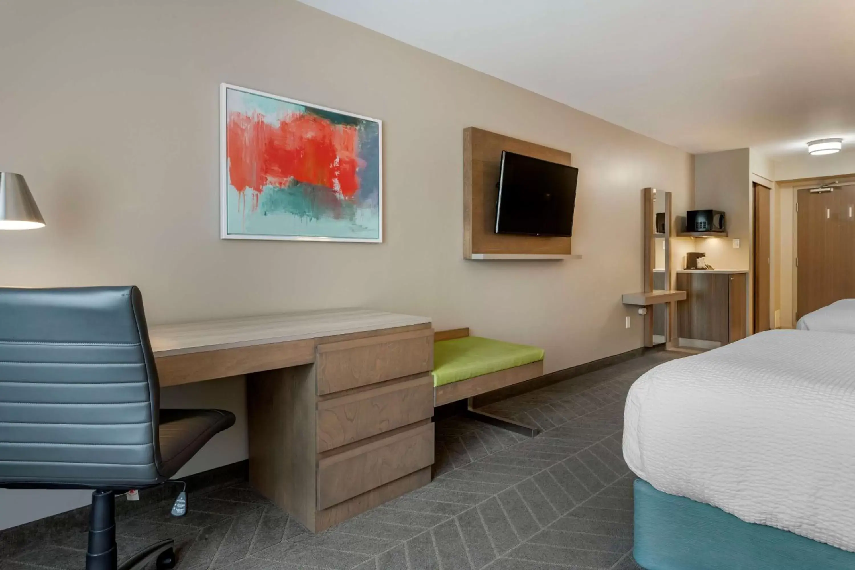Bedroom, TV/Entertainment Center in Best Western Dartmouth Hotel & Suites