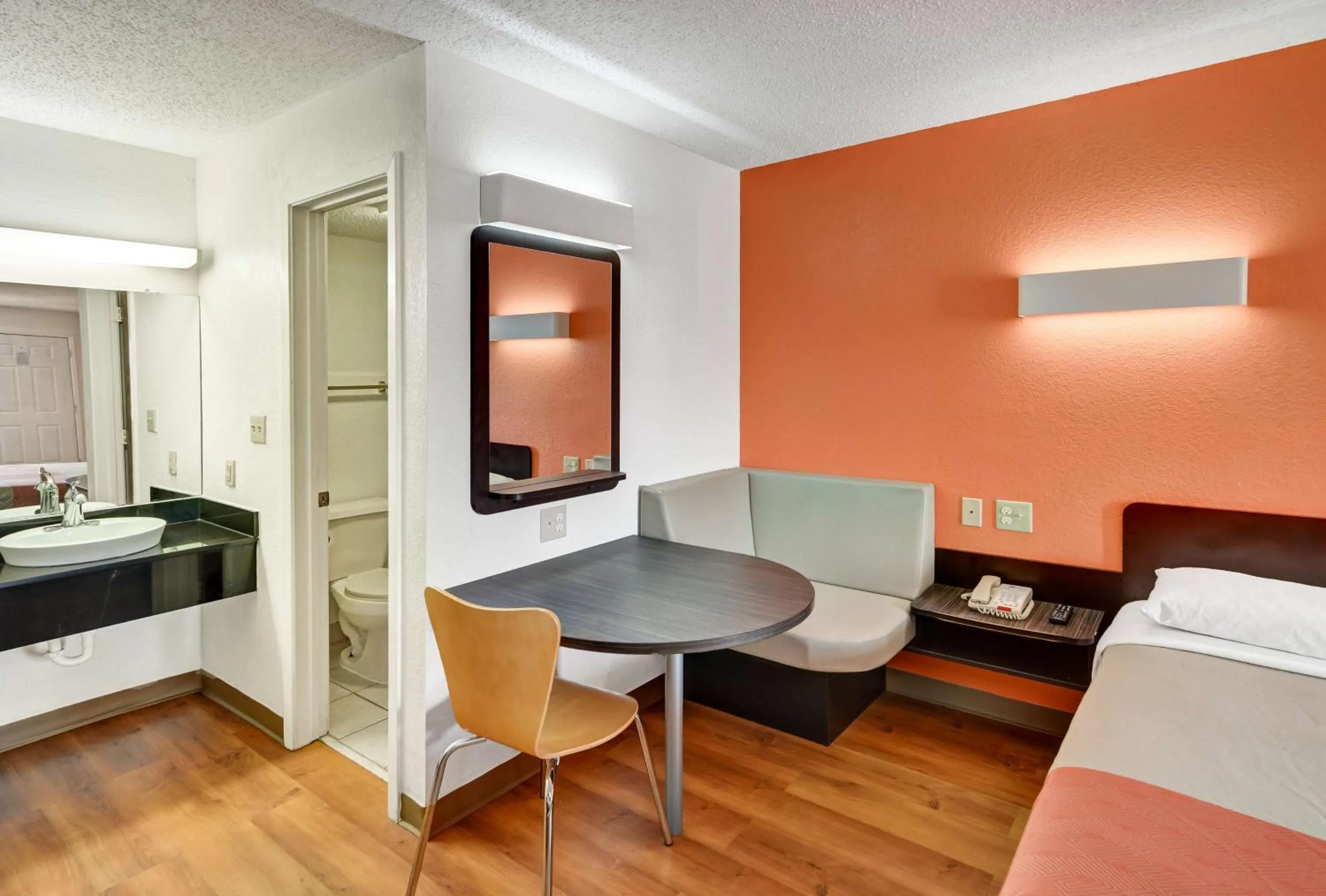 Photo of the whole room, Bed in Motel 6-Lindale, TX