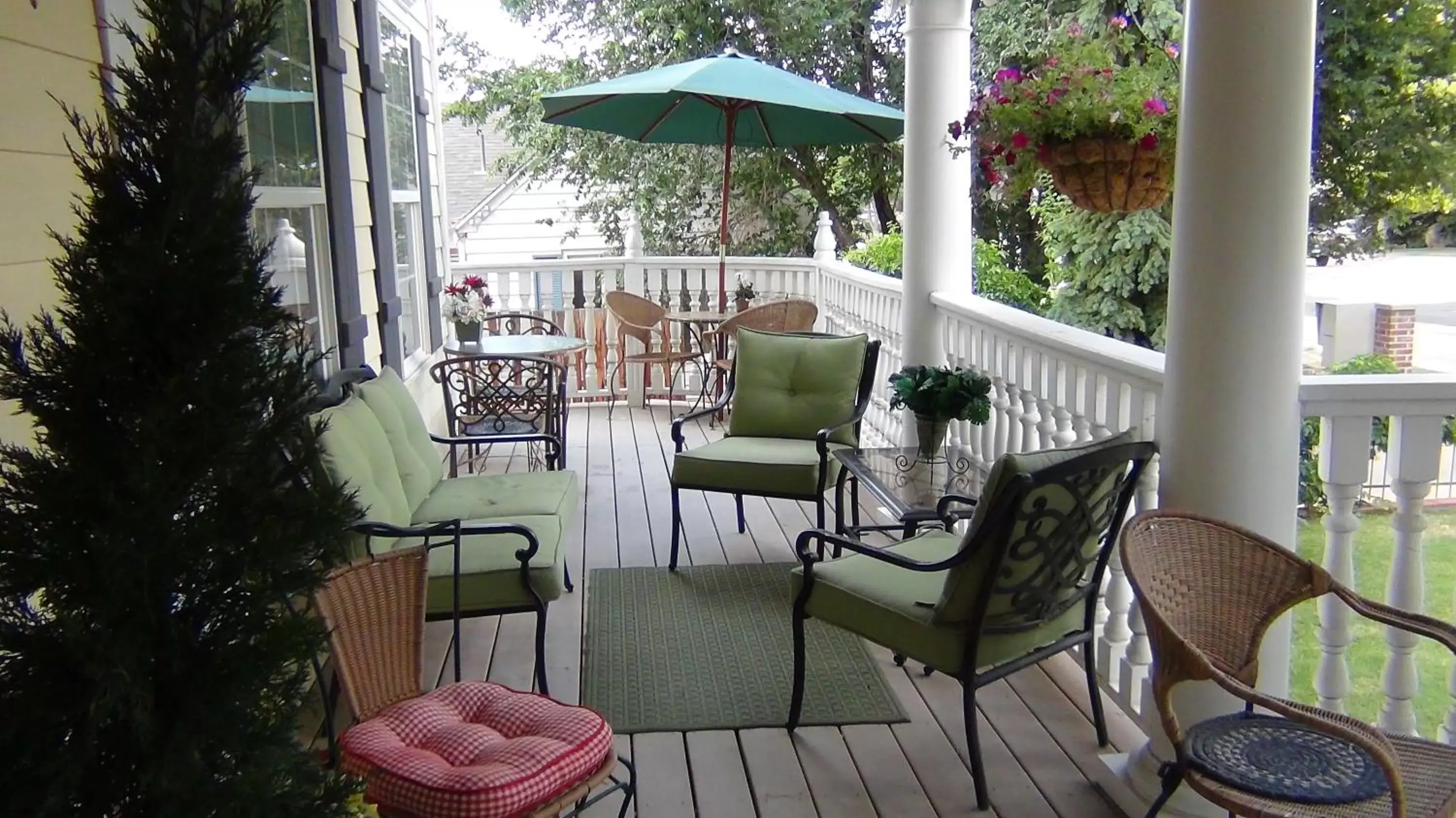 Balcony/Terrace in Big Yellow Inn