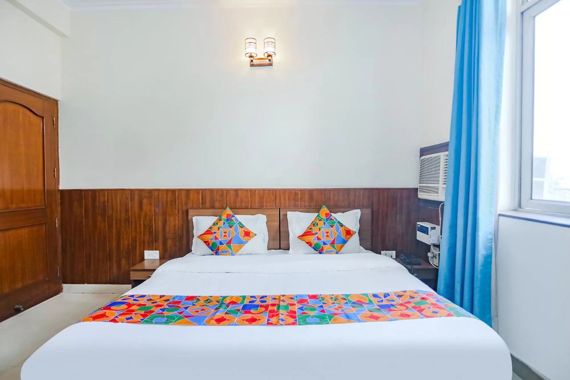 Bed in FabHotel Hexa Ghaziabad