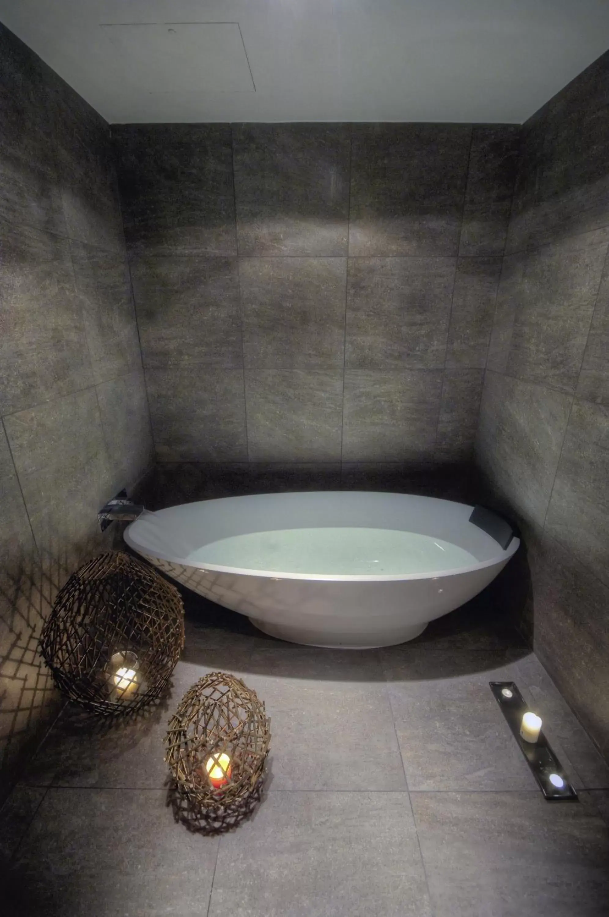 Spa and wellness centre/facilities, Bathroom in Kimpton - Blythswood Square Hotel, an IHG Hotel