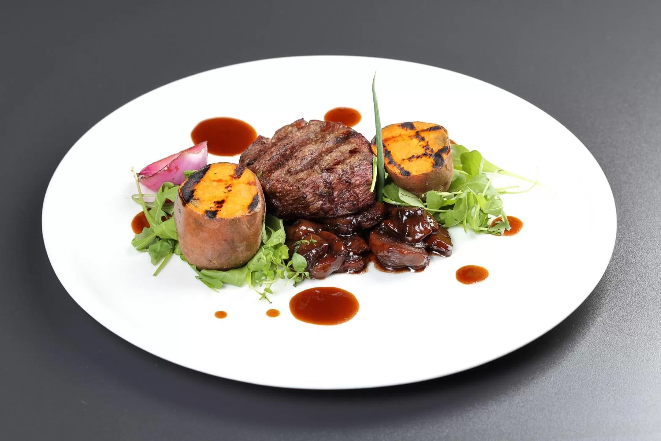 Restaurant/places to eat in Active Hotel