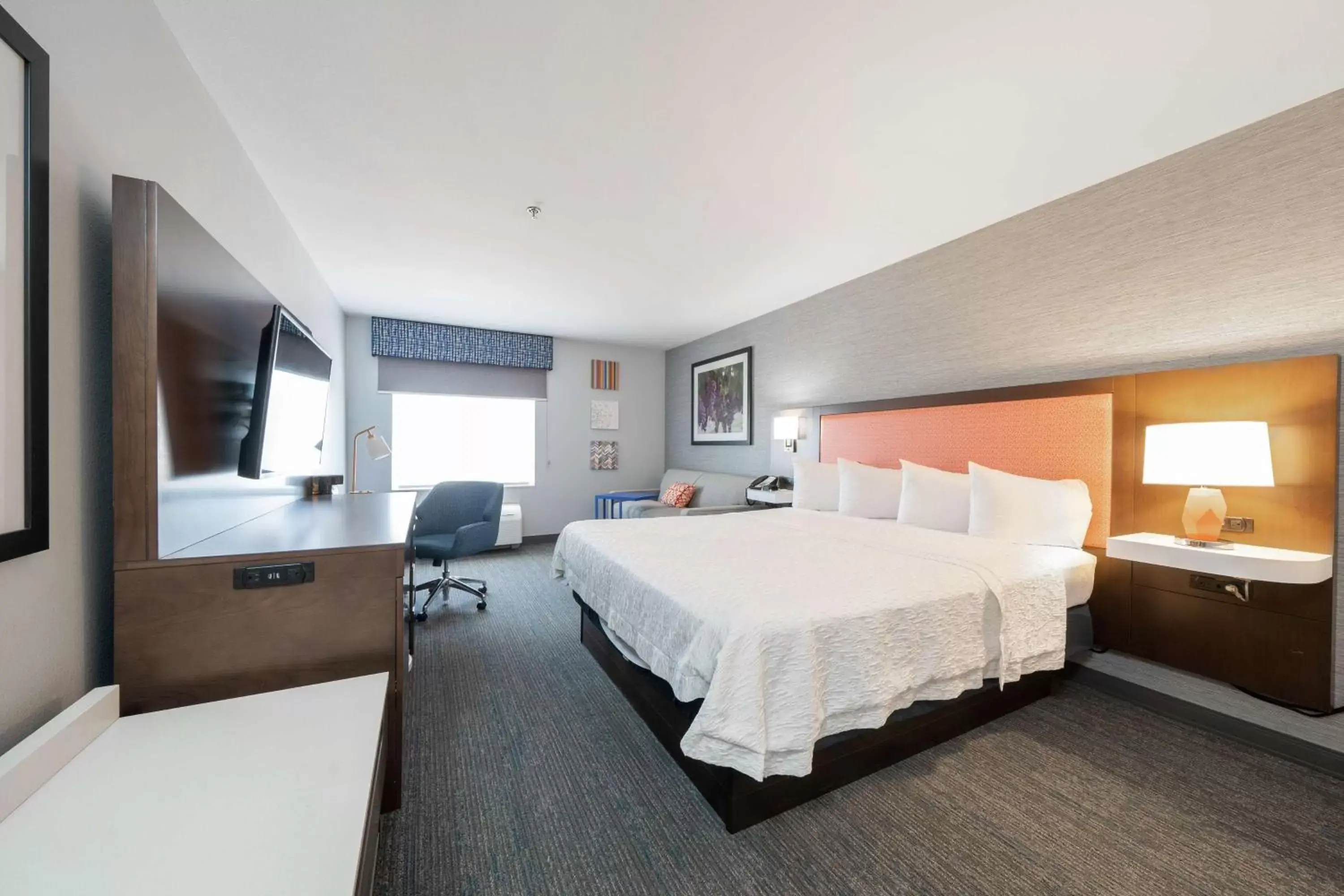 Bedroom, Bed in Hampton Inn & Suites Modesto - Salida