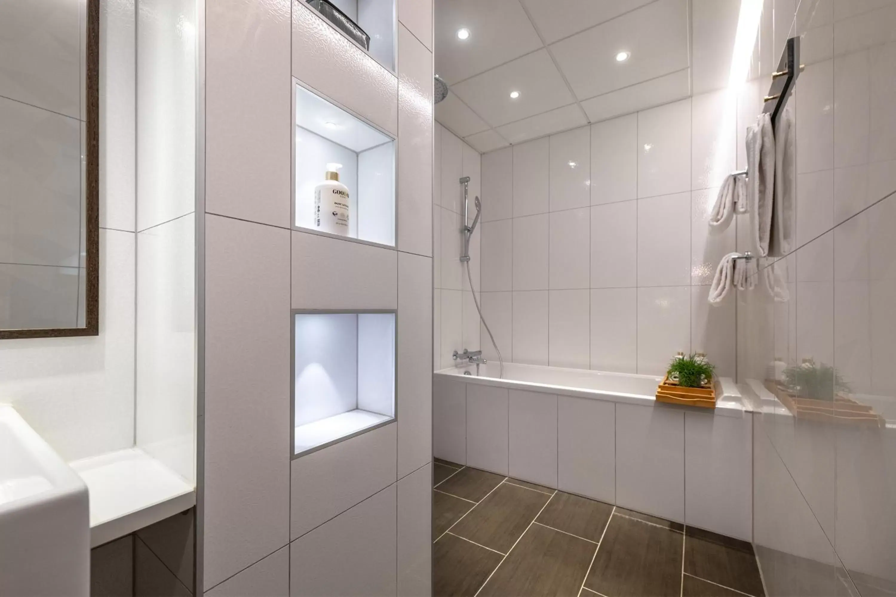 Shower, Bathroom in Hotel Mayfair
