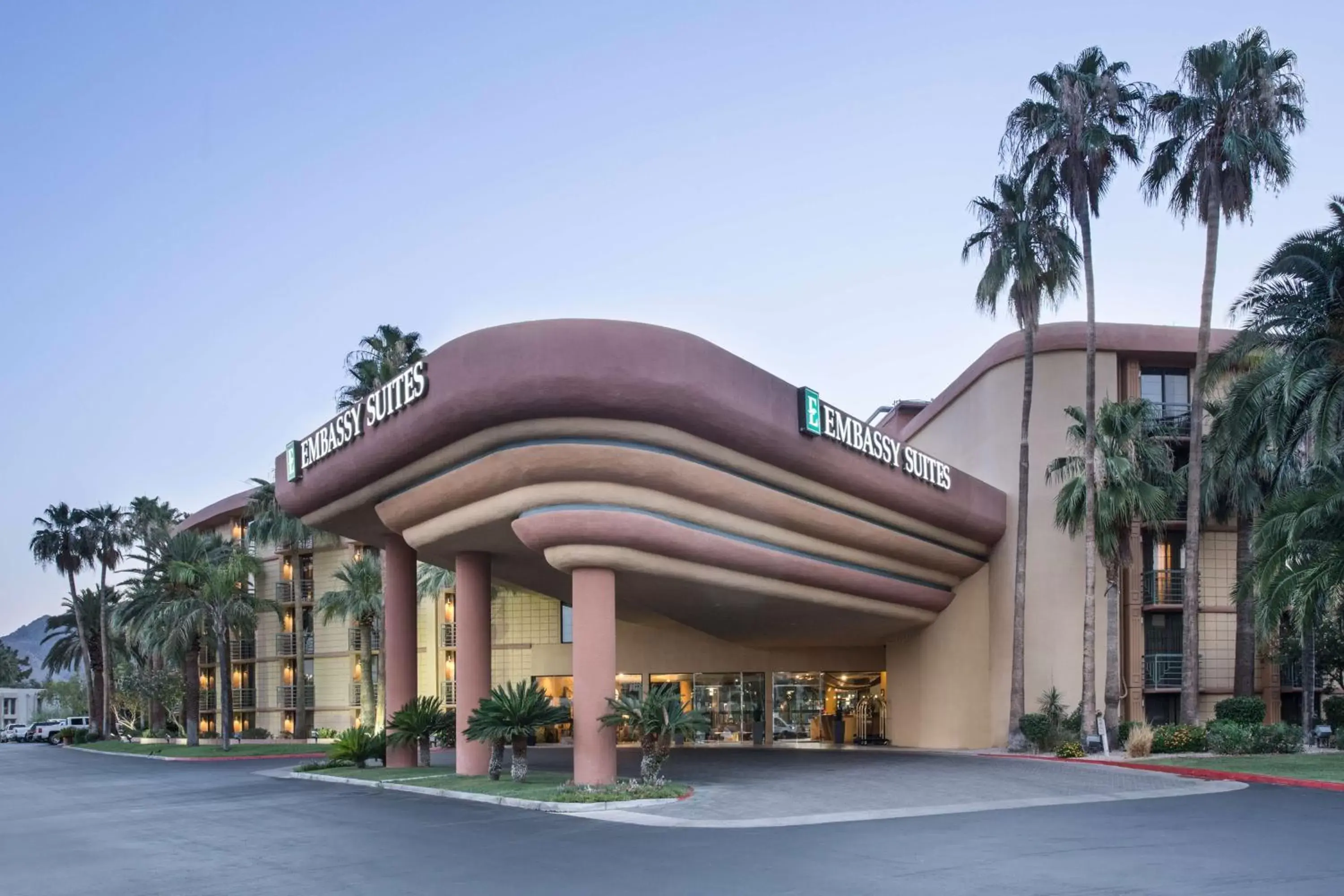 Property Building in Embassy Suites by Hilton Phoenix Biltmore