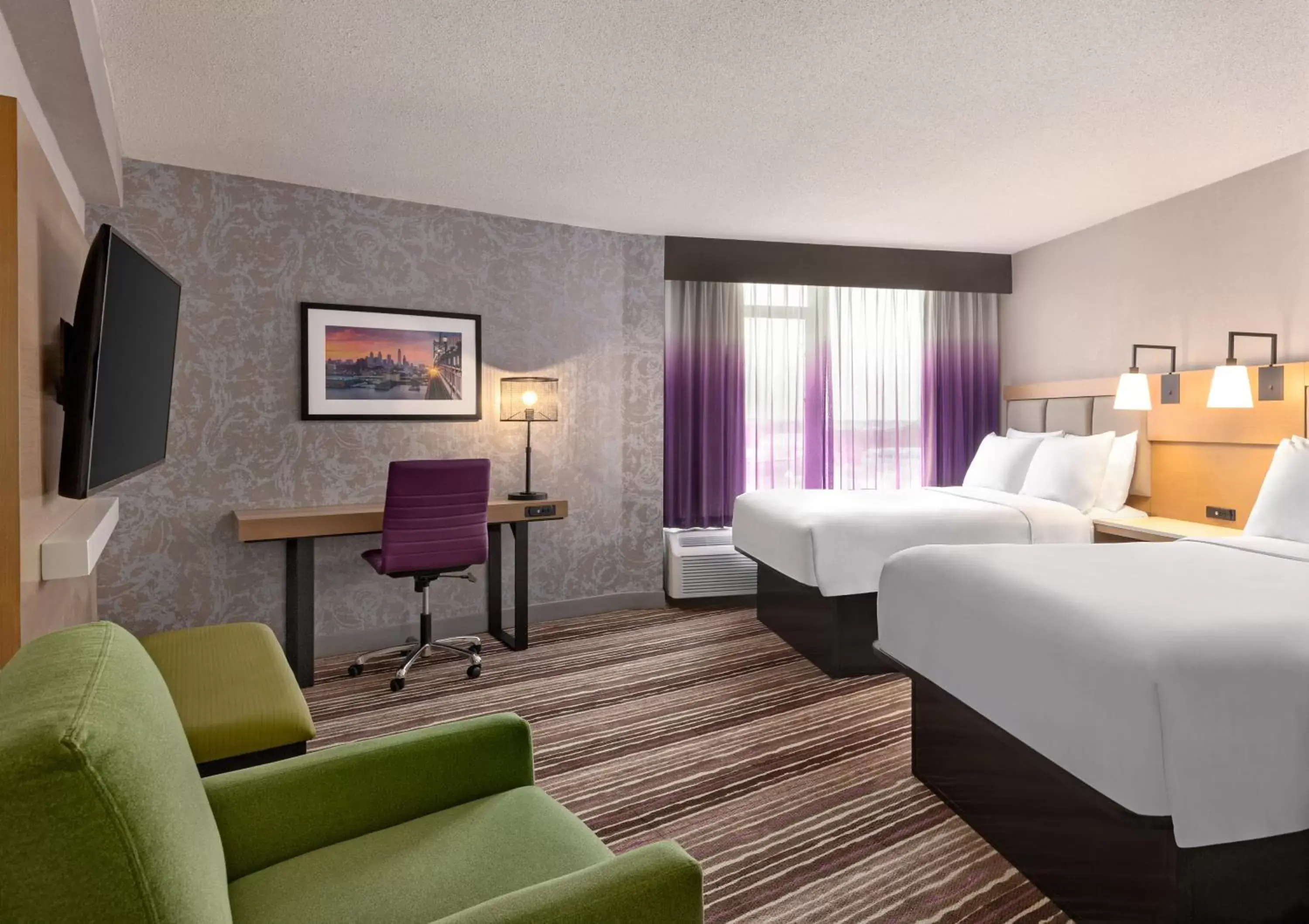 Bedroom in Holiday Inn Philadelphia Arpt-Stadium Area, an IHG Hotel