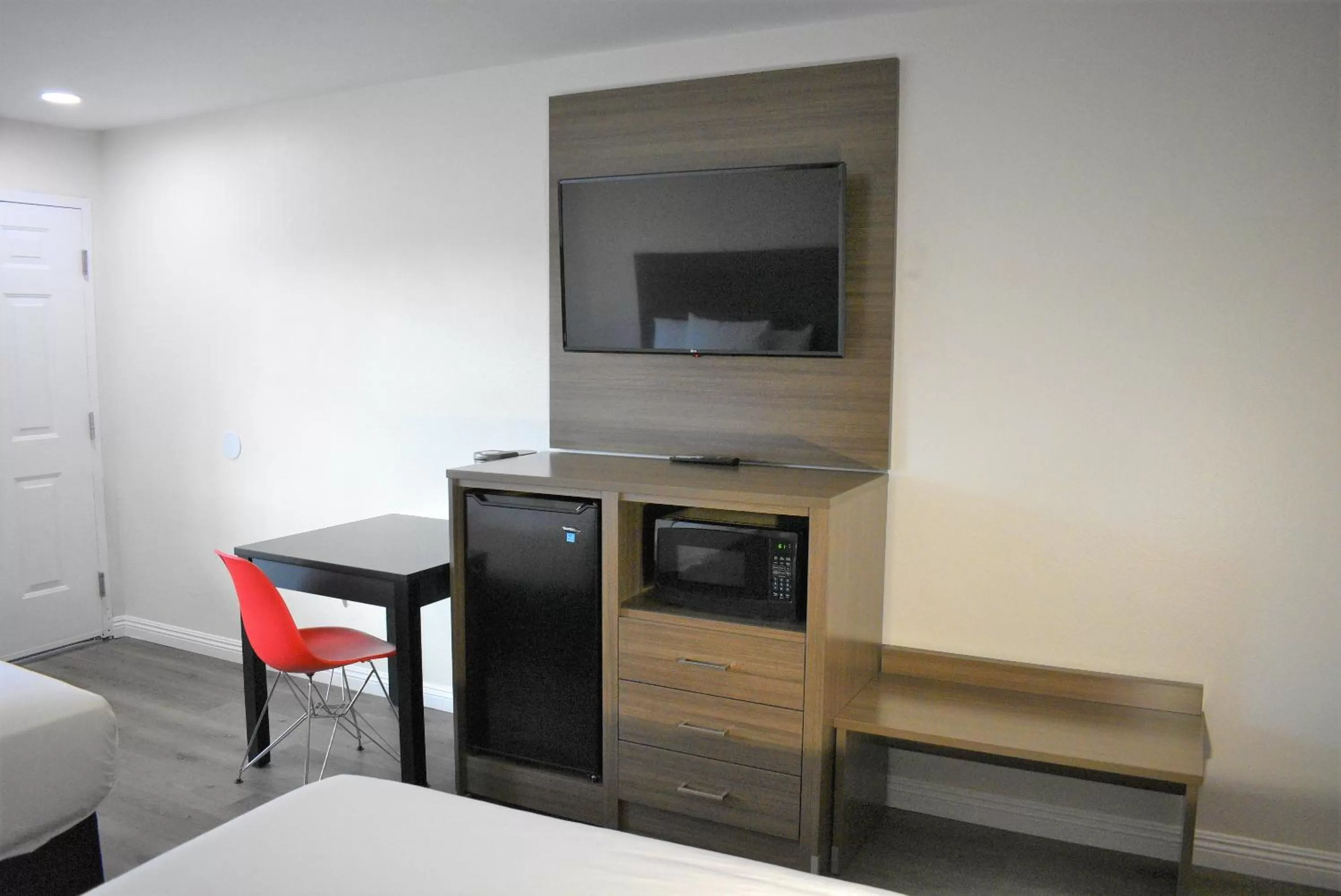 TV and multimedia, Bed in Signature Anaheim Maingate