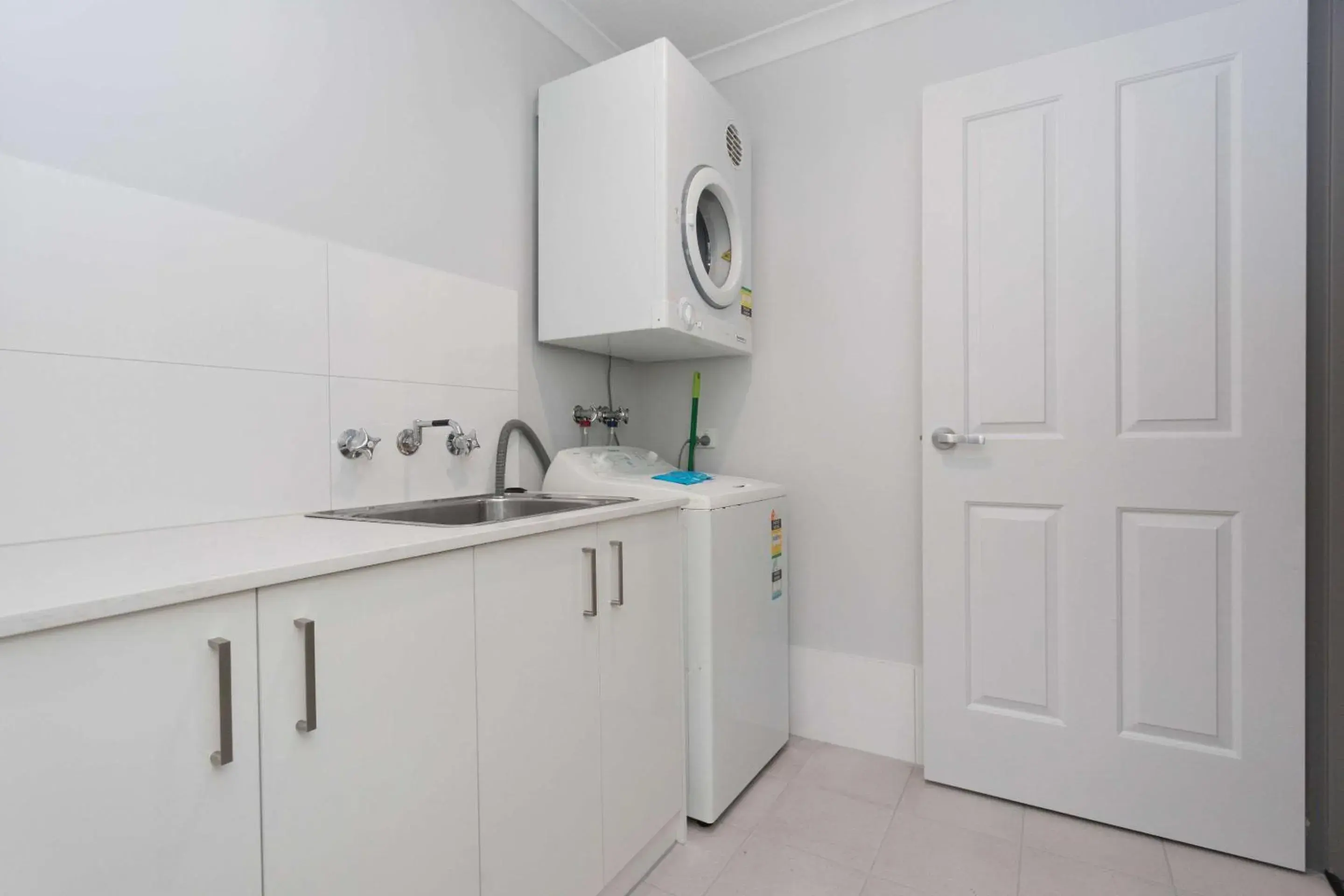 Bedroom, Kitchen/Kitchenette in Quality Apartments Banksia Albany