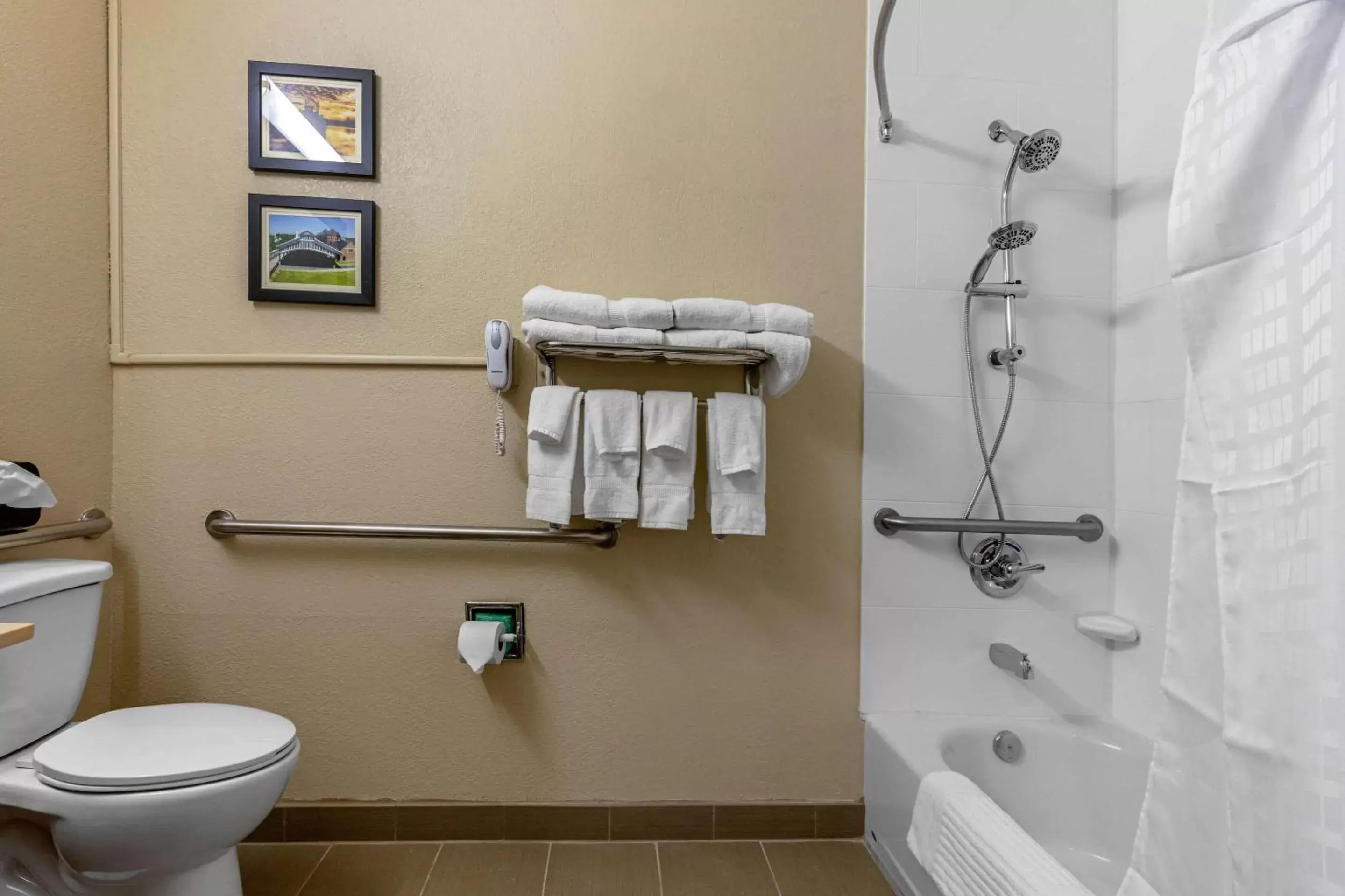 Bedroom, Bathroom in Comfort Inn & Suites Montgomery East Carmichael Rd