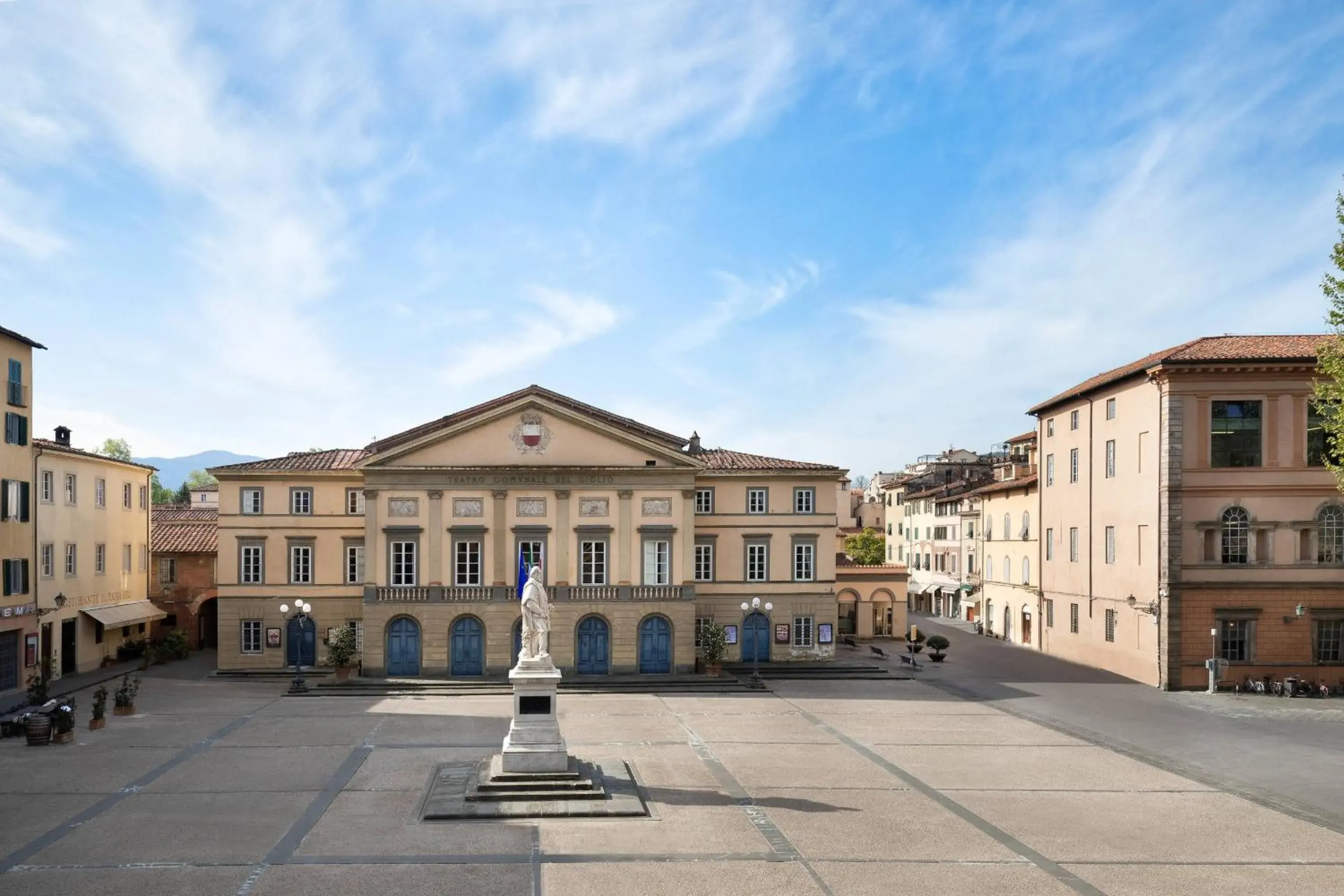 Photo of the whole room in Grand Universe Lucca, Autograph Collection