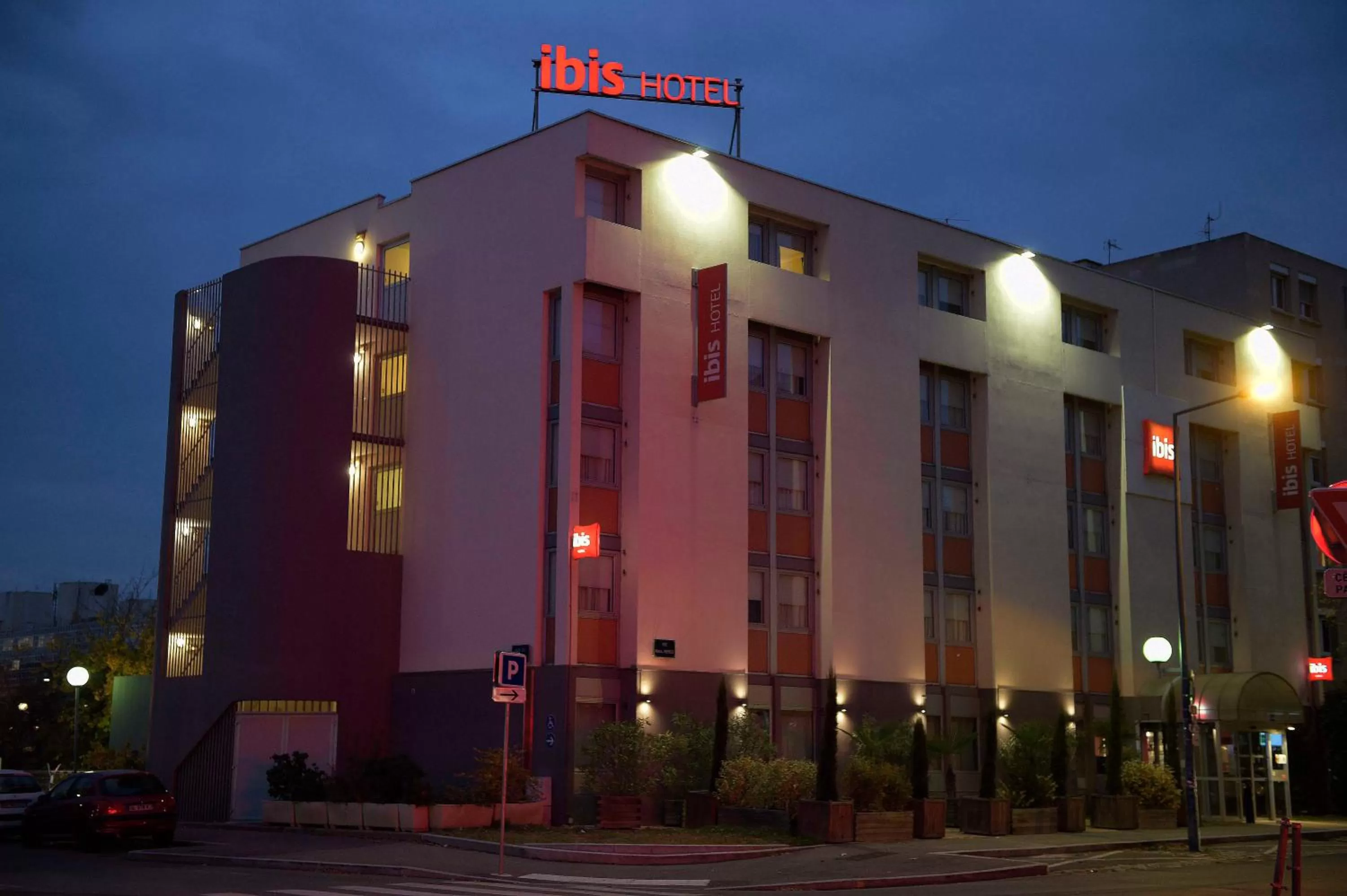 Facade/entrance in ibis Lyon Gerland Merieux