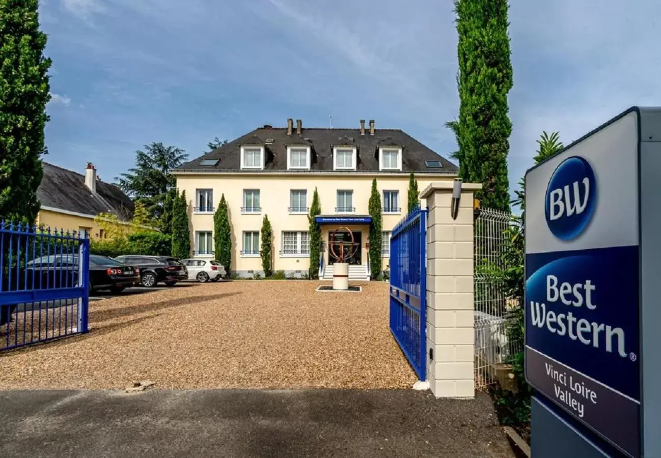 Facade/entrance, Property Building in Best Western Le Vinci Loire Valley