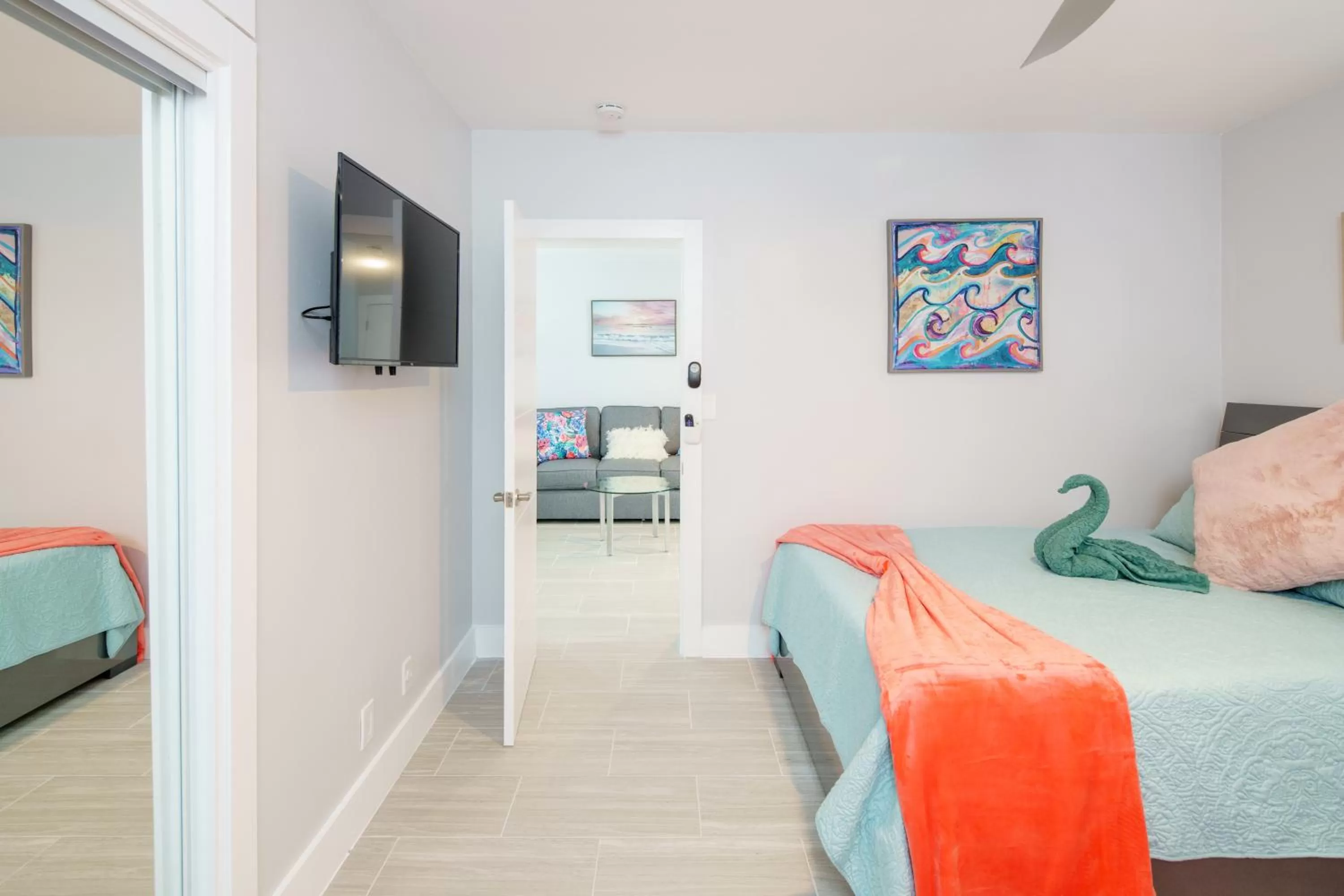 Bedroom, Bed in The Surf Hollywood Beach