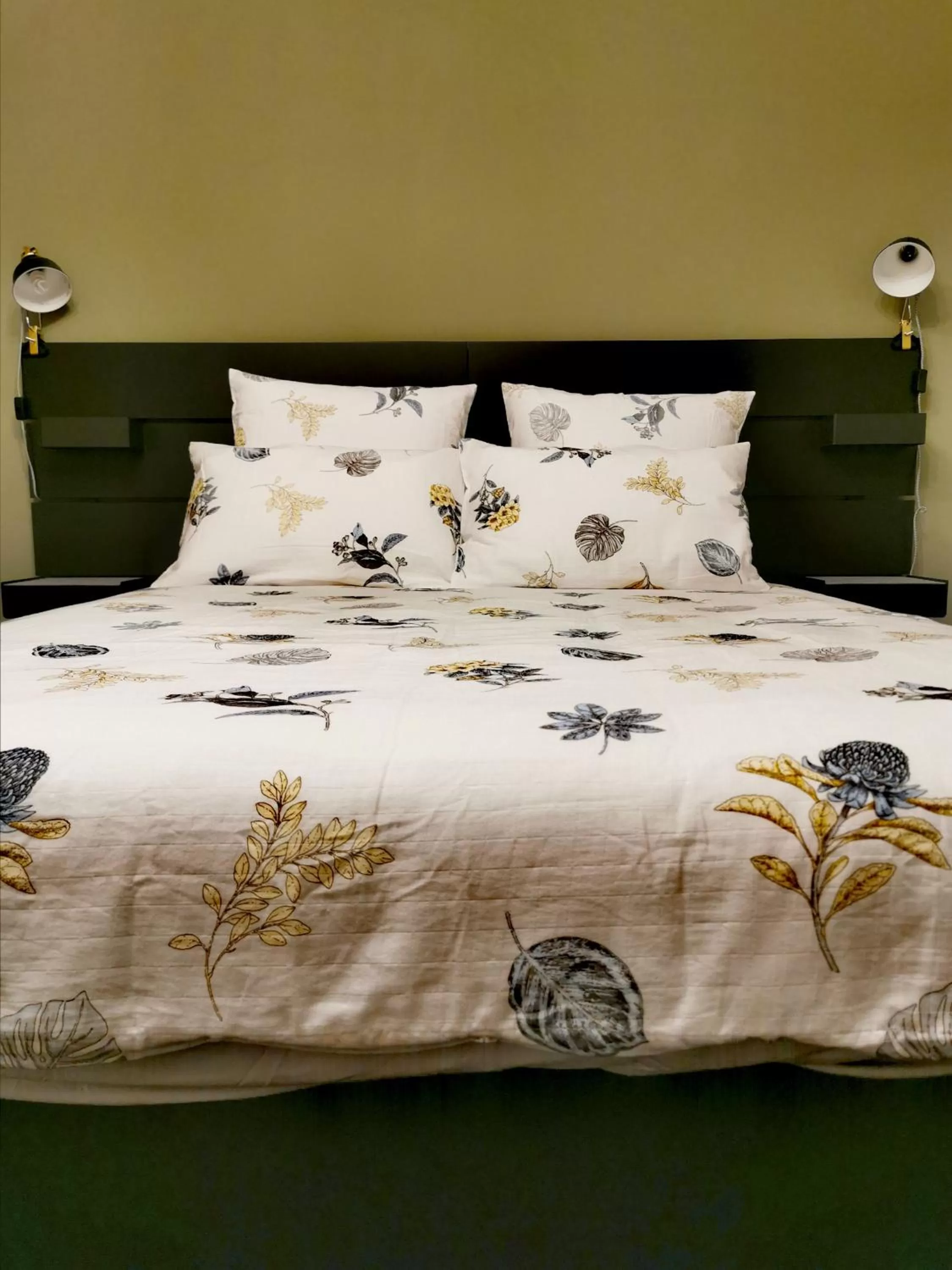 Bed in Refresh109 on Cameron