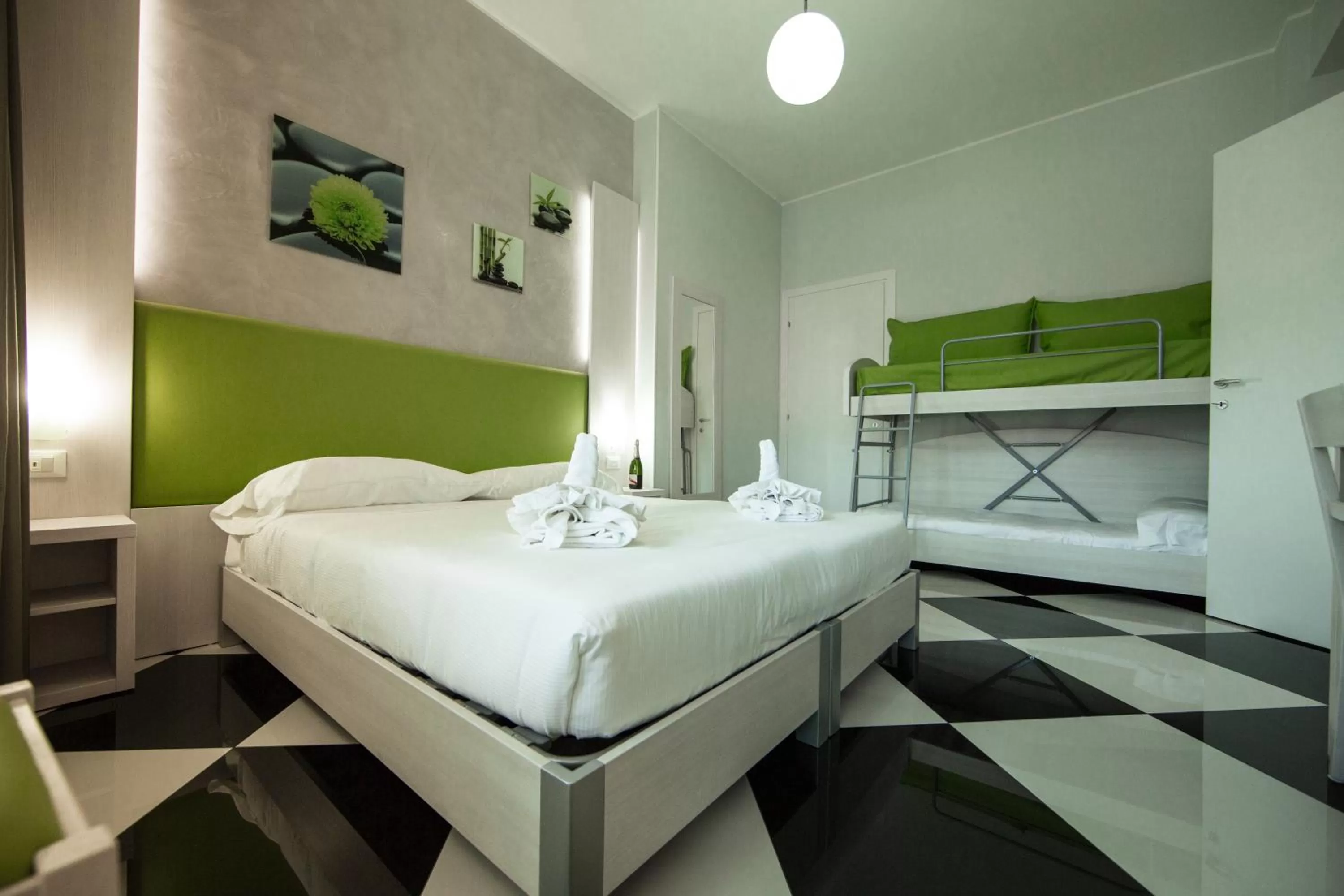 Photo of the whole room, Bed in Star of Rome