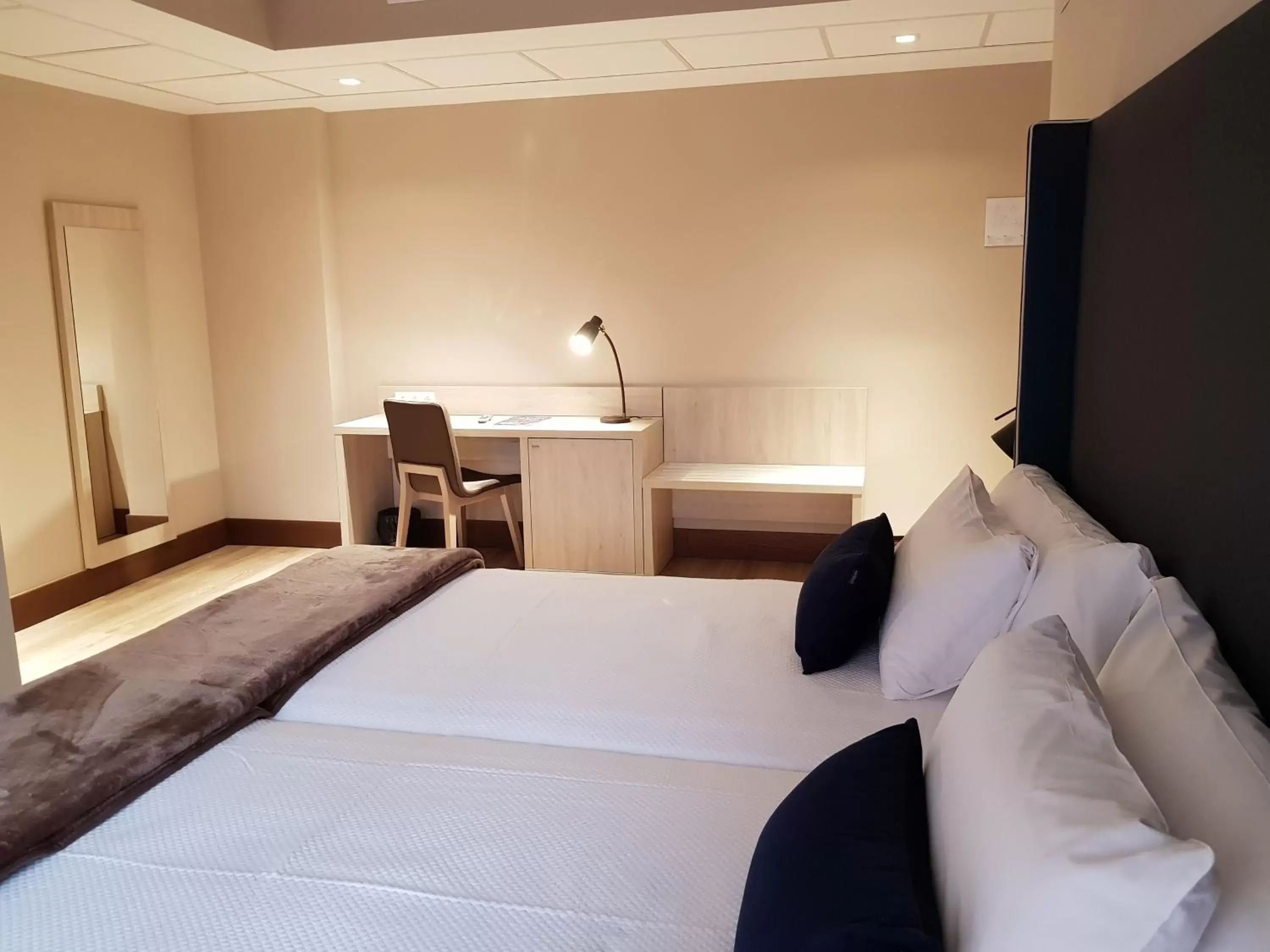 Bedroom, Bed in Hotel Maria Cristina