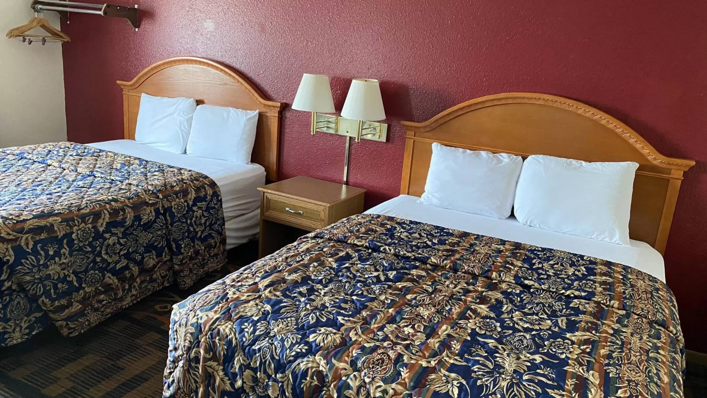 Bed in Newton Inn In Newton, KS