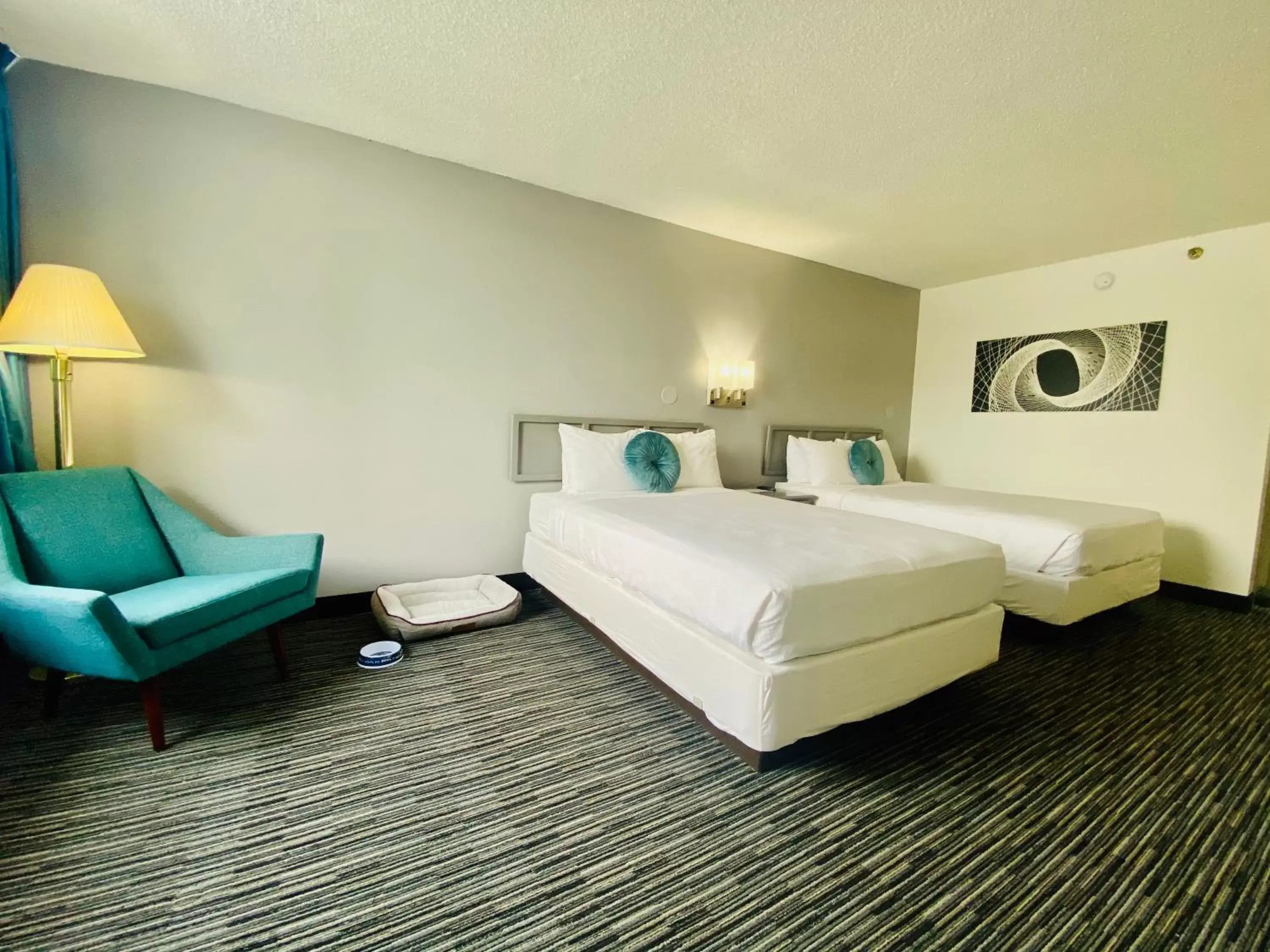 Pets, Bed in Glendale Express Hotel Los Angeles