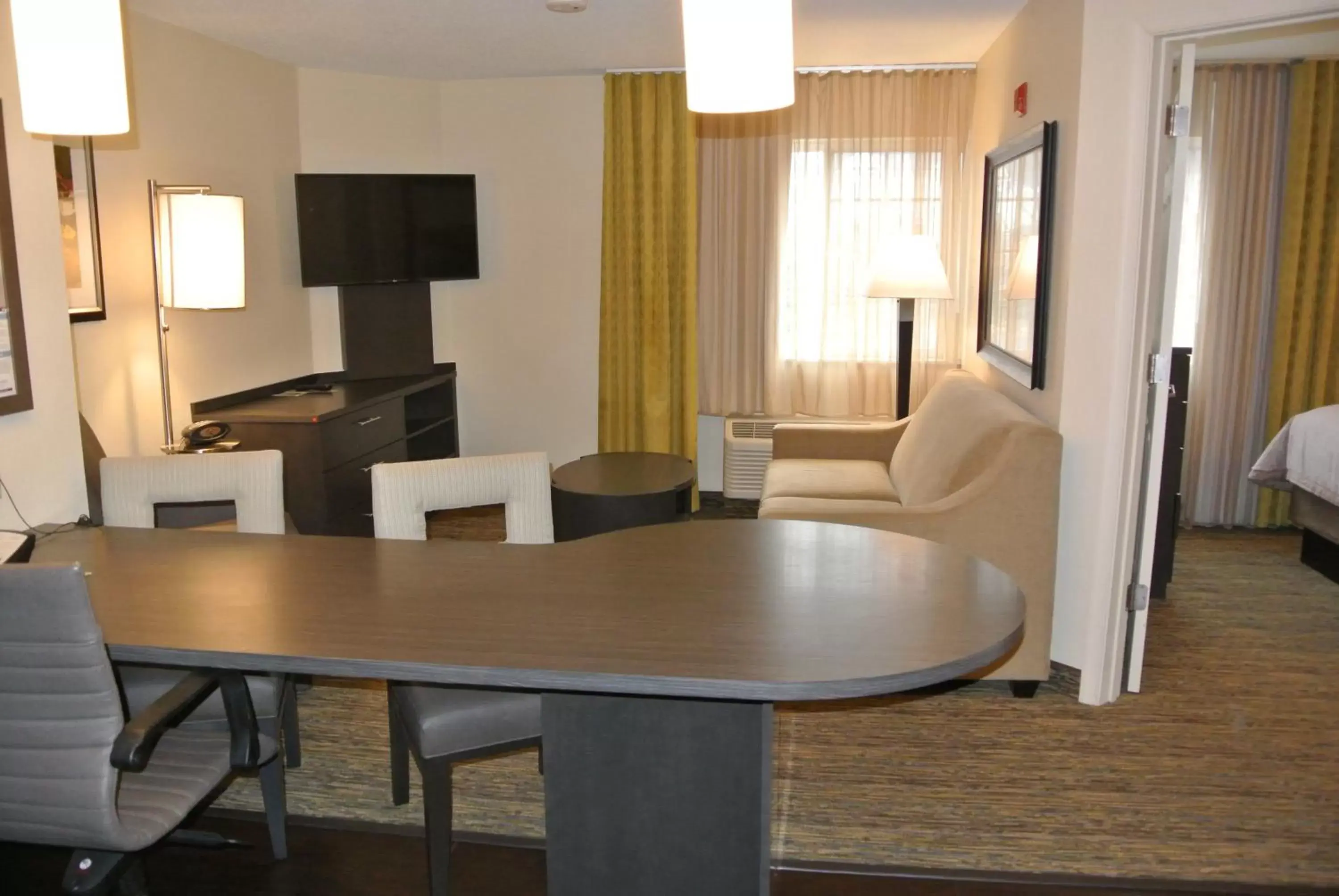 Photo of the whole room, Dining Area in Candlewood Suites Washington-Fairfax, an IHG Hotel