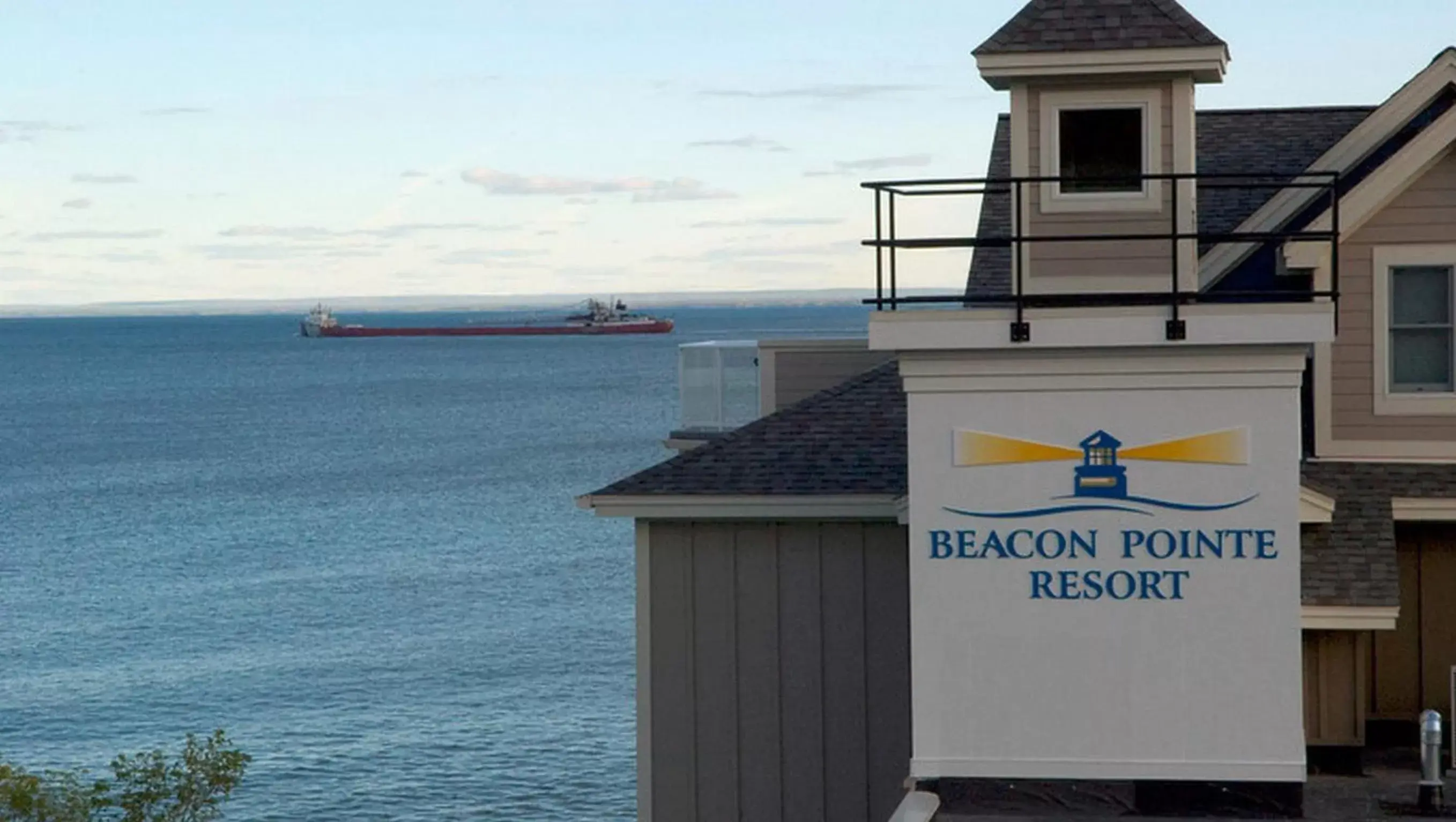 Facade/entrance in Beacon Pointe on Lake Superior