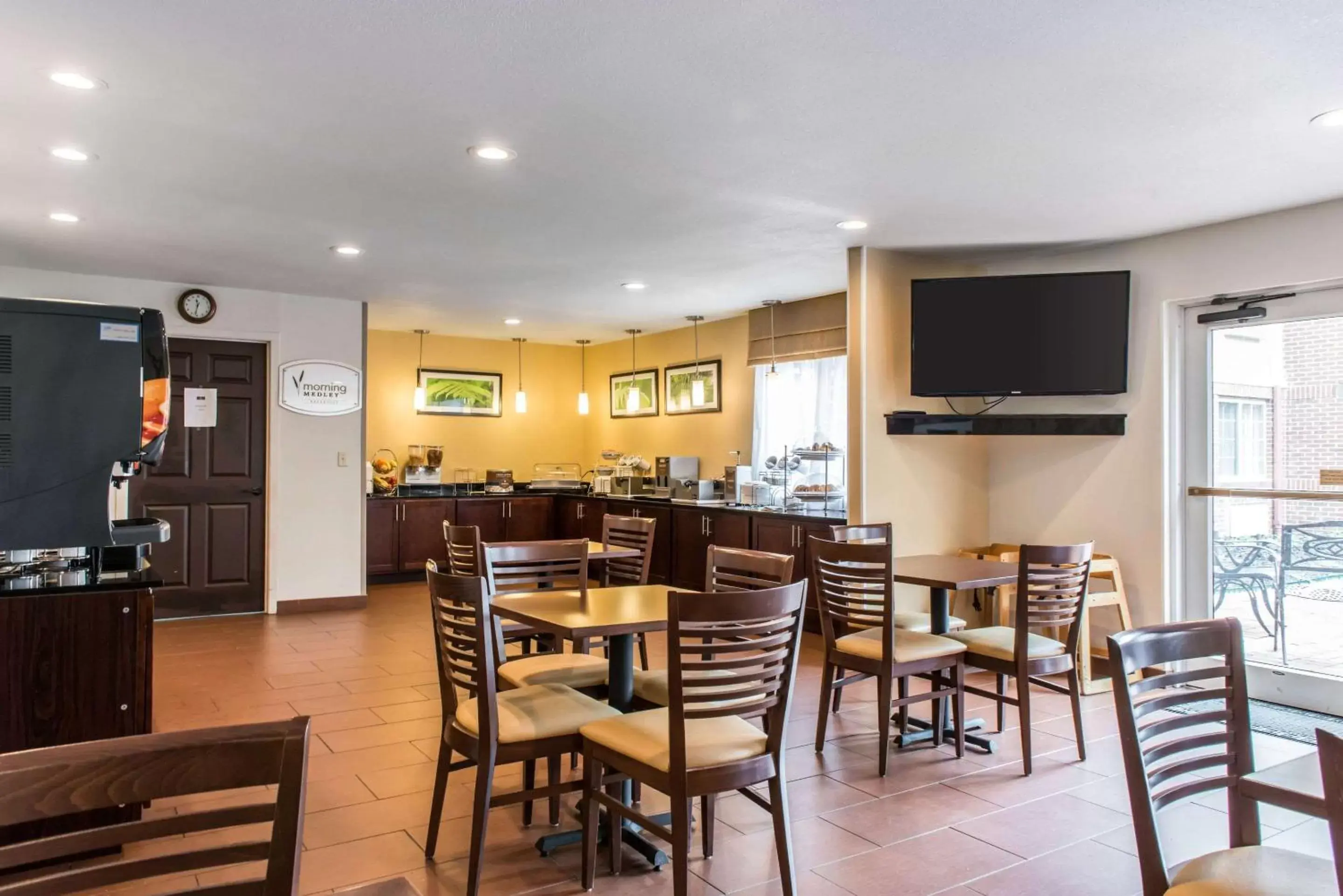 Restaurant/Places to Eat in Sleep Inn & Suites Pittsburgh