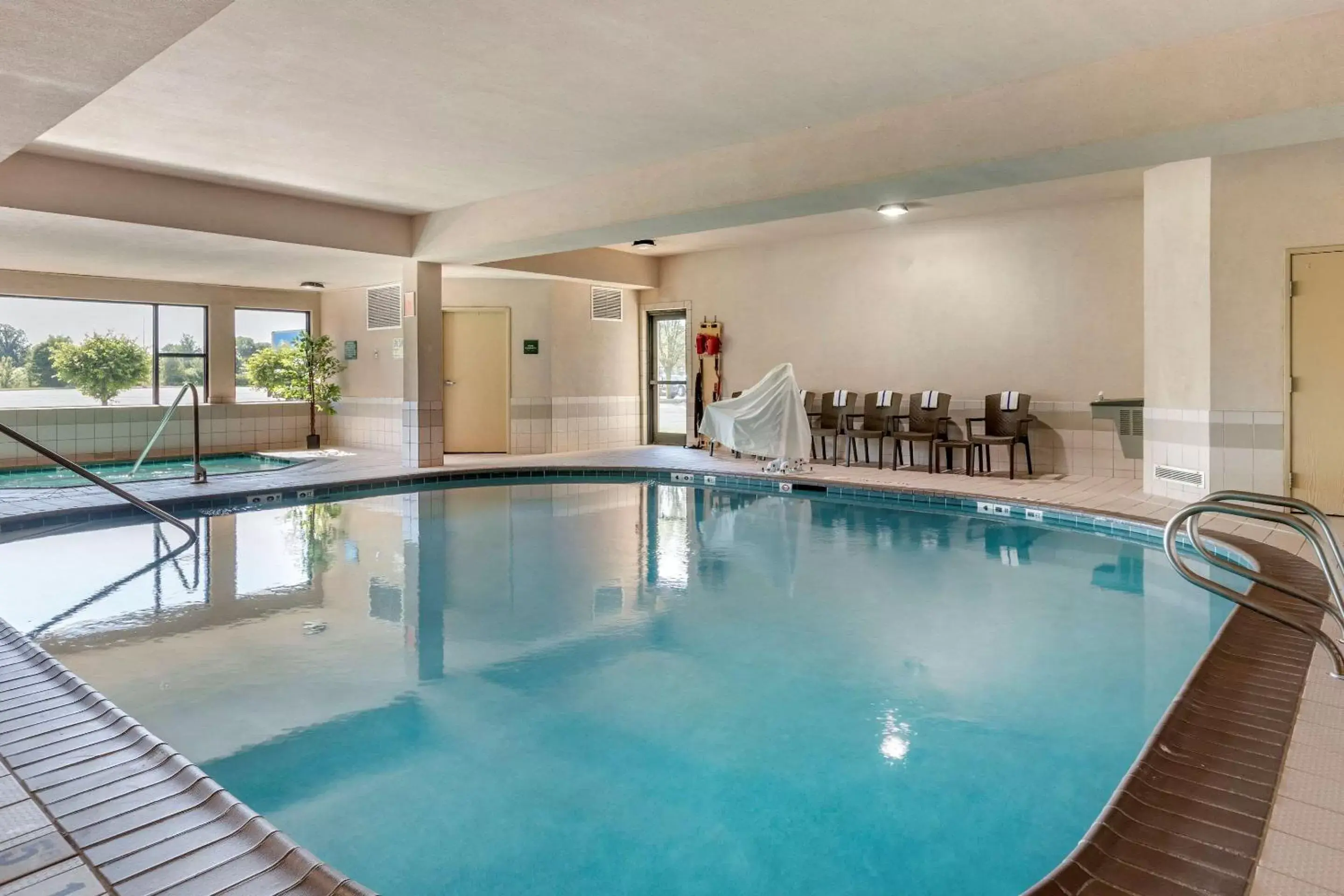 On site, Swimming Pool in Comfort Suites Grandville