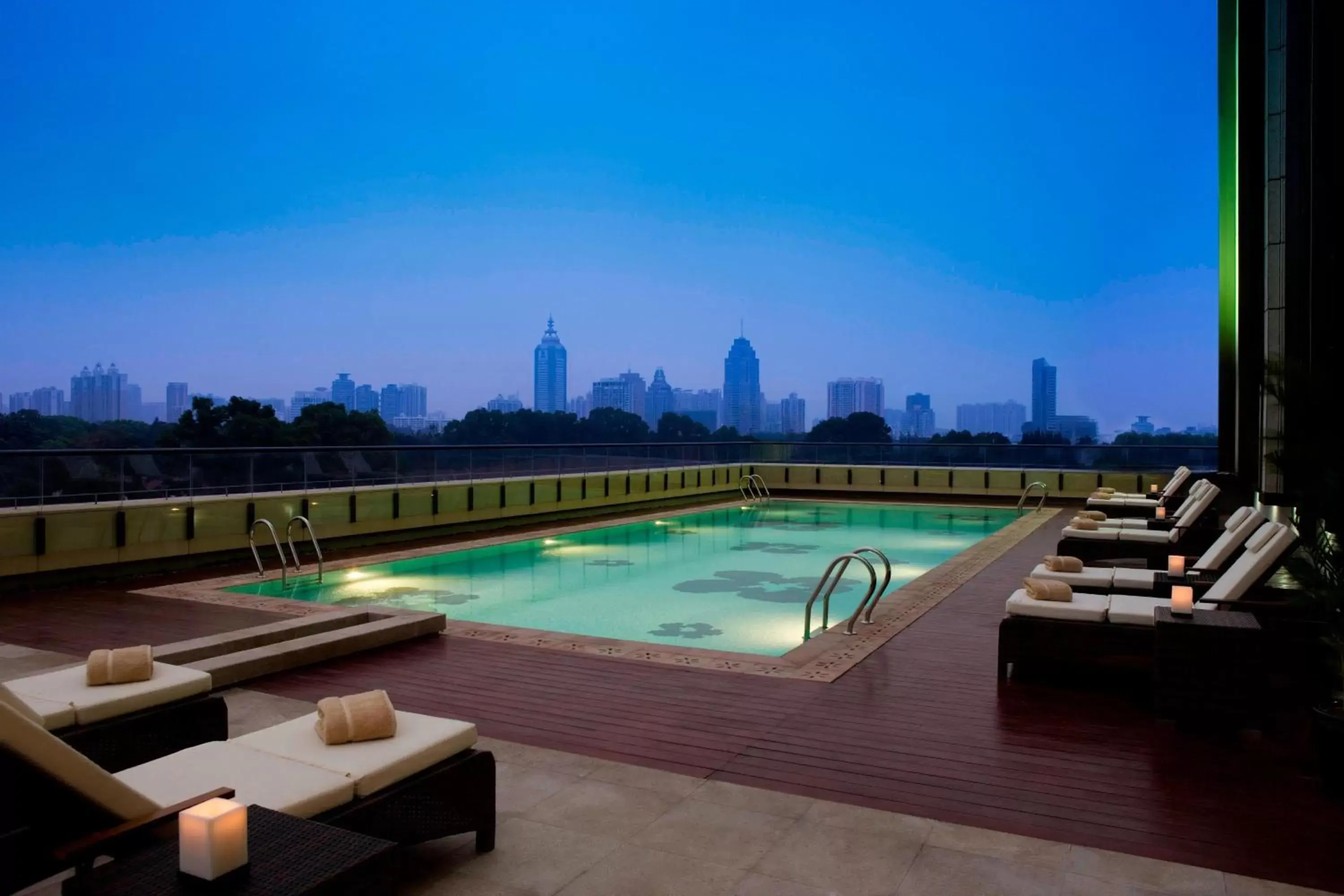 Swimming Pool in JW Marriott Hotel Shenzhen