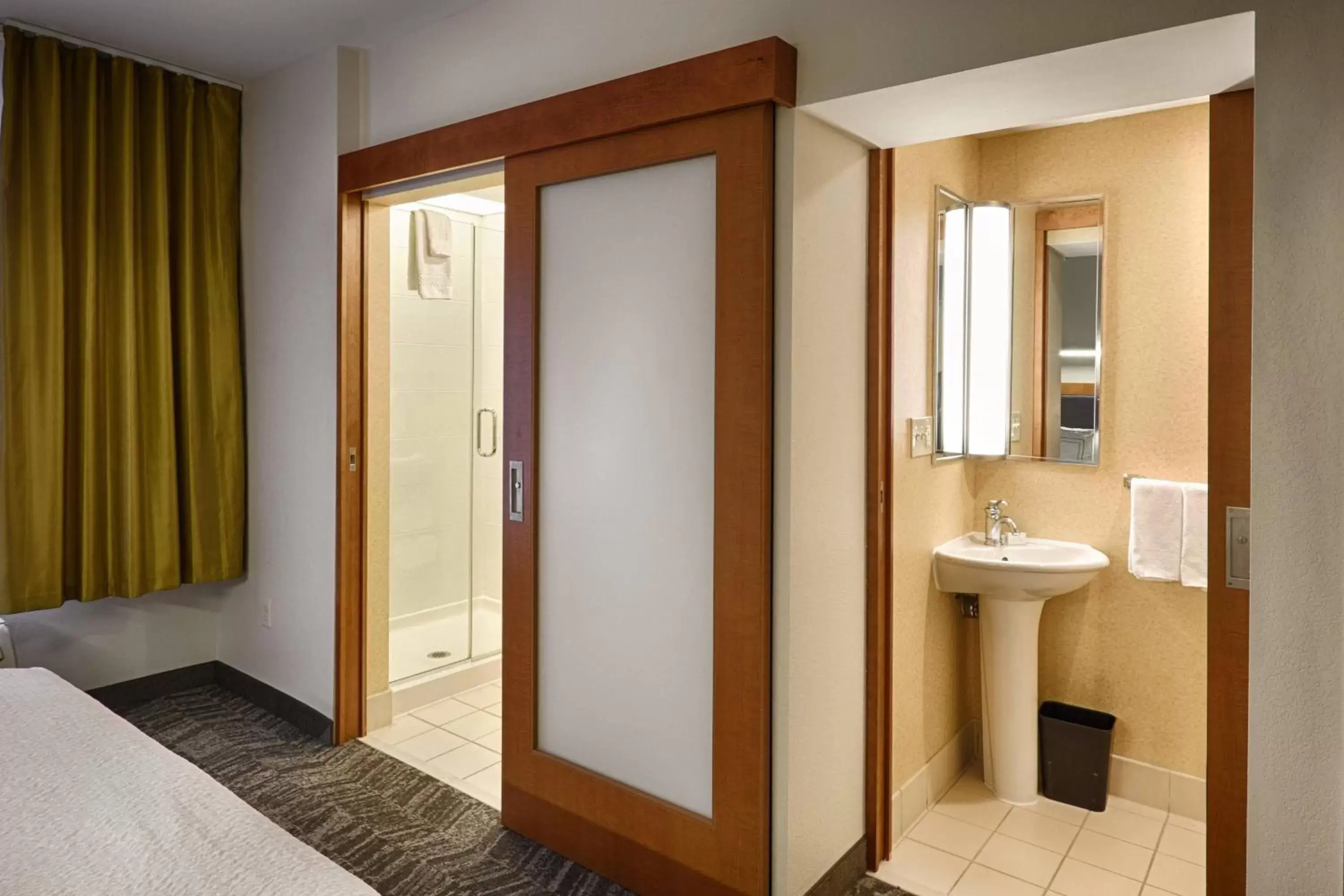Bathroom in SpringHill Suites by Marriott Albany Latham-Colonie