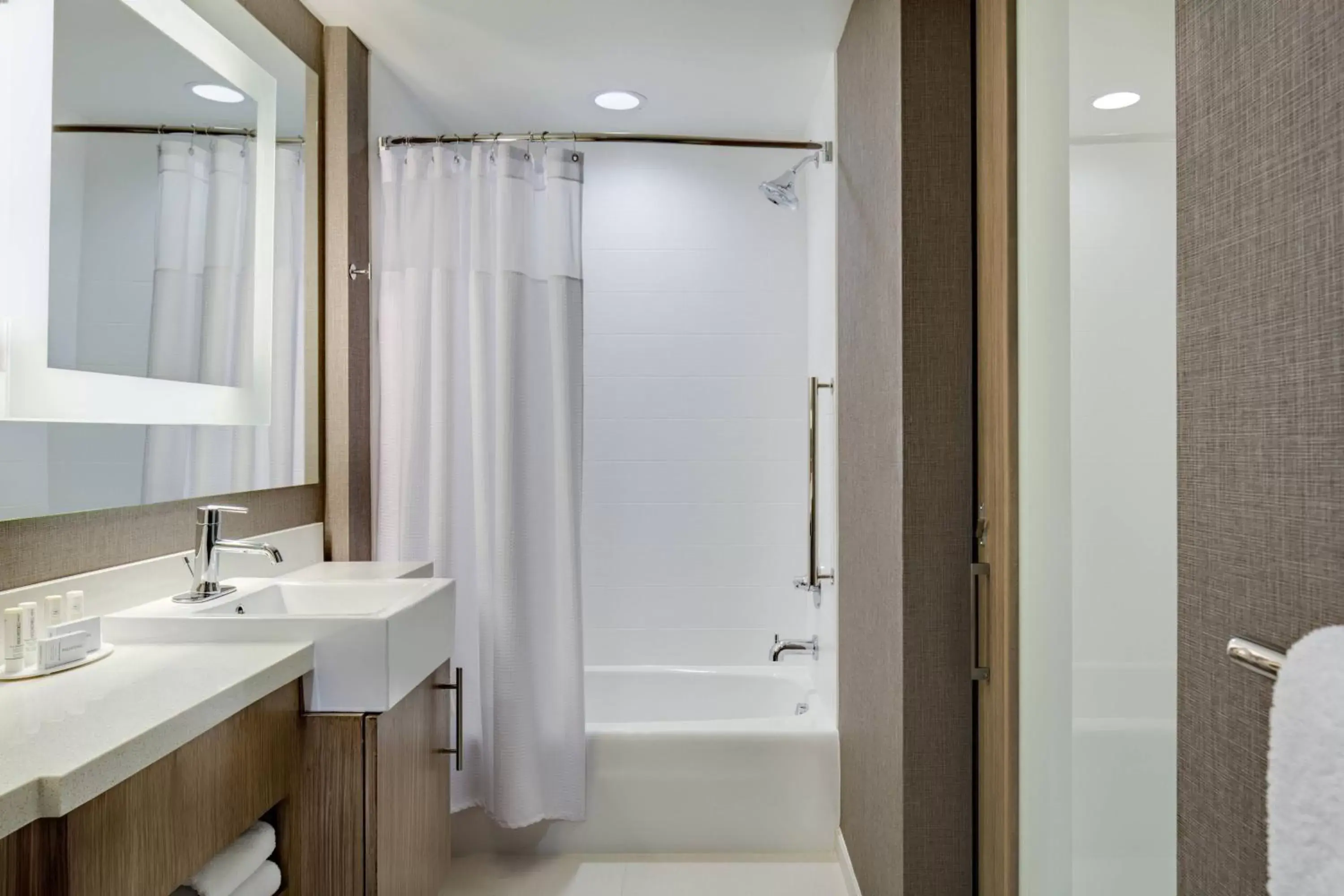 Bathroom in SpringHill Suites by Marriott Oklahoma City Midwest City Del City