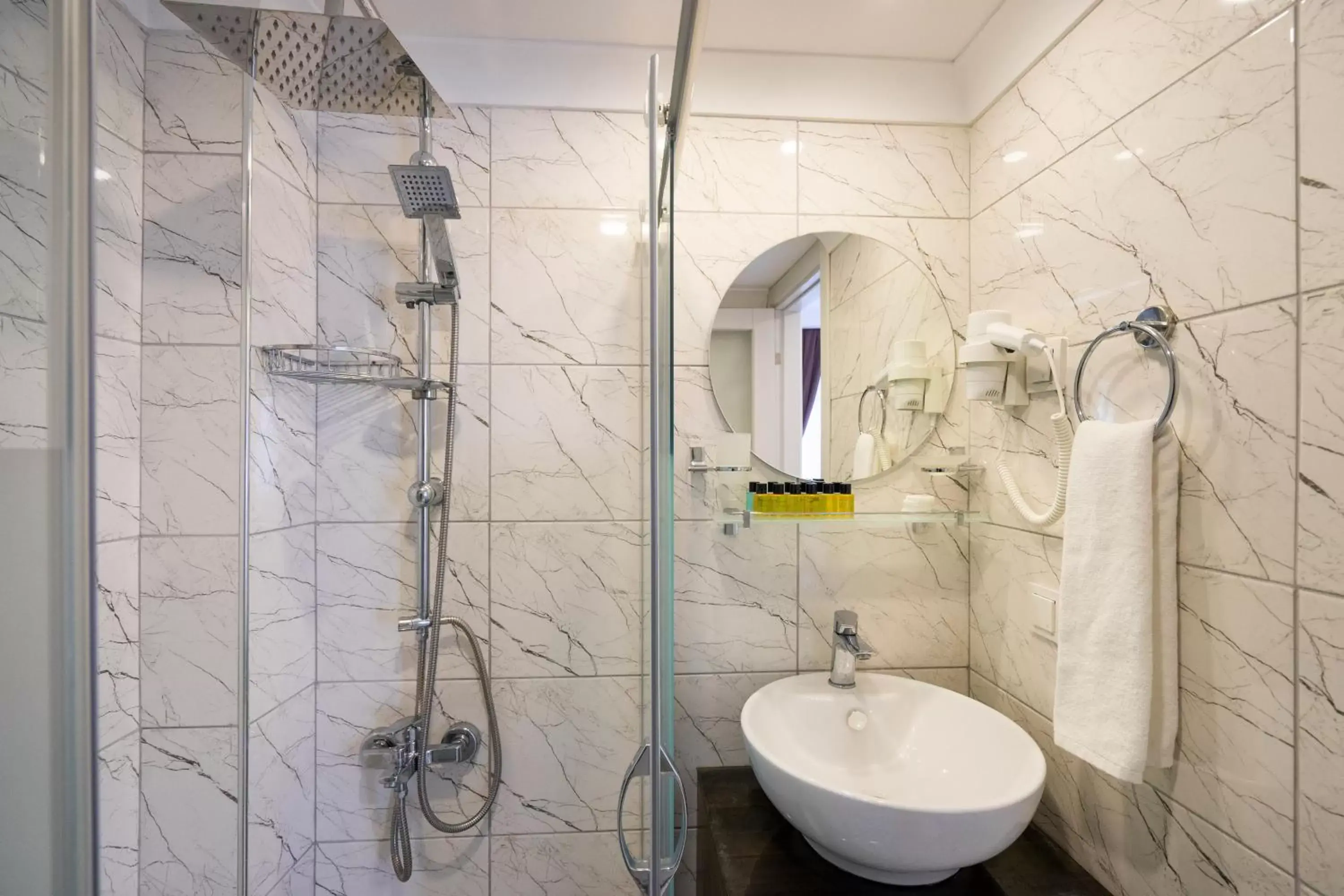 Bathroom in Castillo Rojo Hotel Istanbul