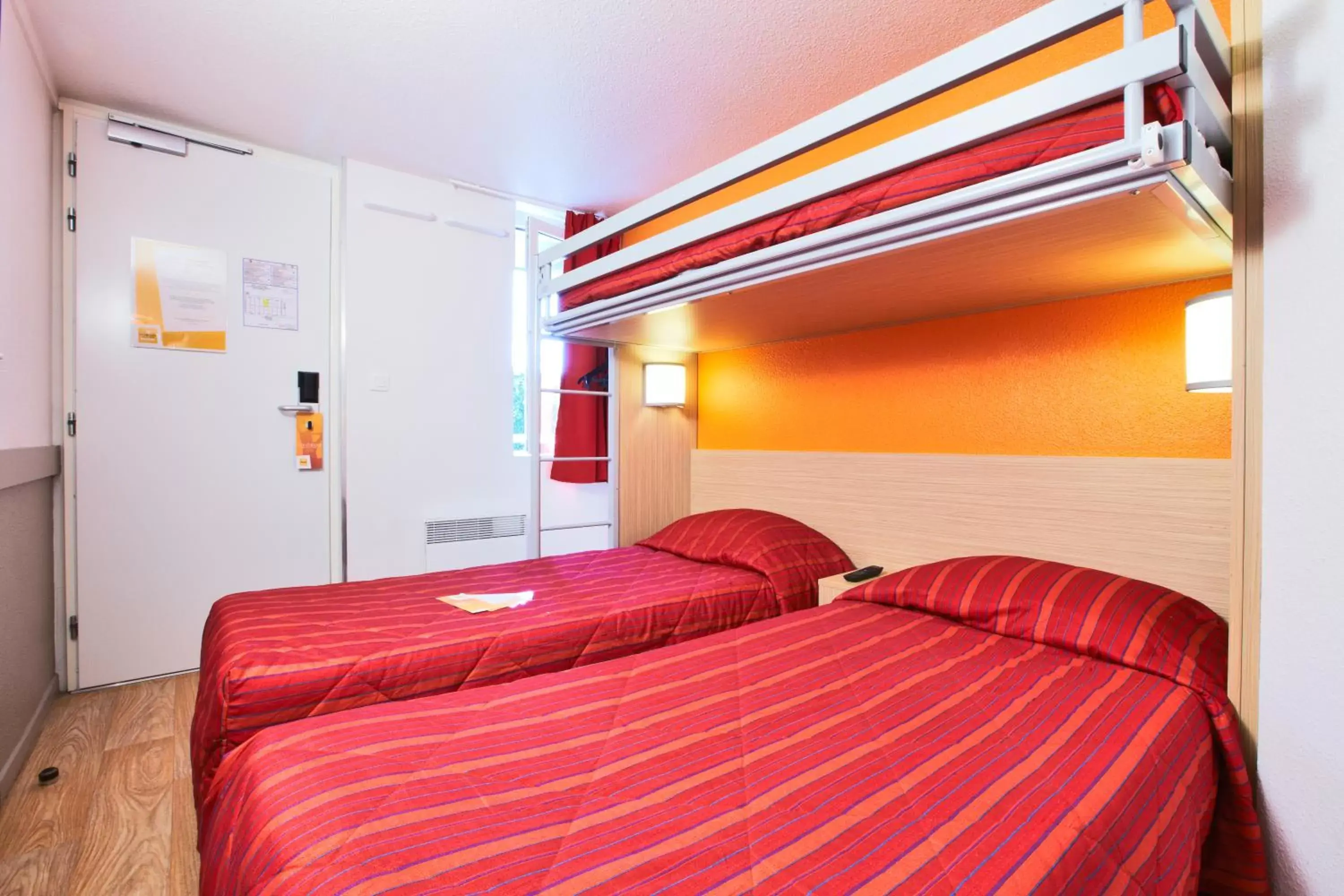Bed, Room Photo in Premiere Classe La Rochelle Nord - Puilboreau